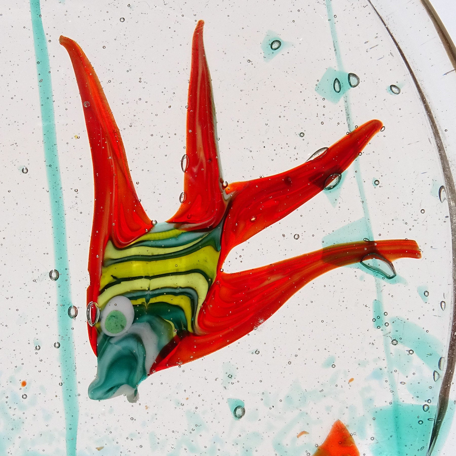Hand-Crafted Murano Vintage Double Fish Swim In Algae Italian Aquarium Sculpture Paperweight For Sale