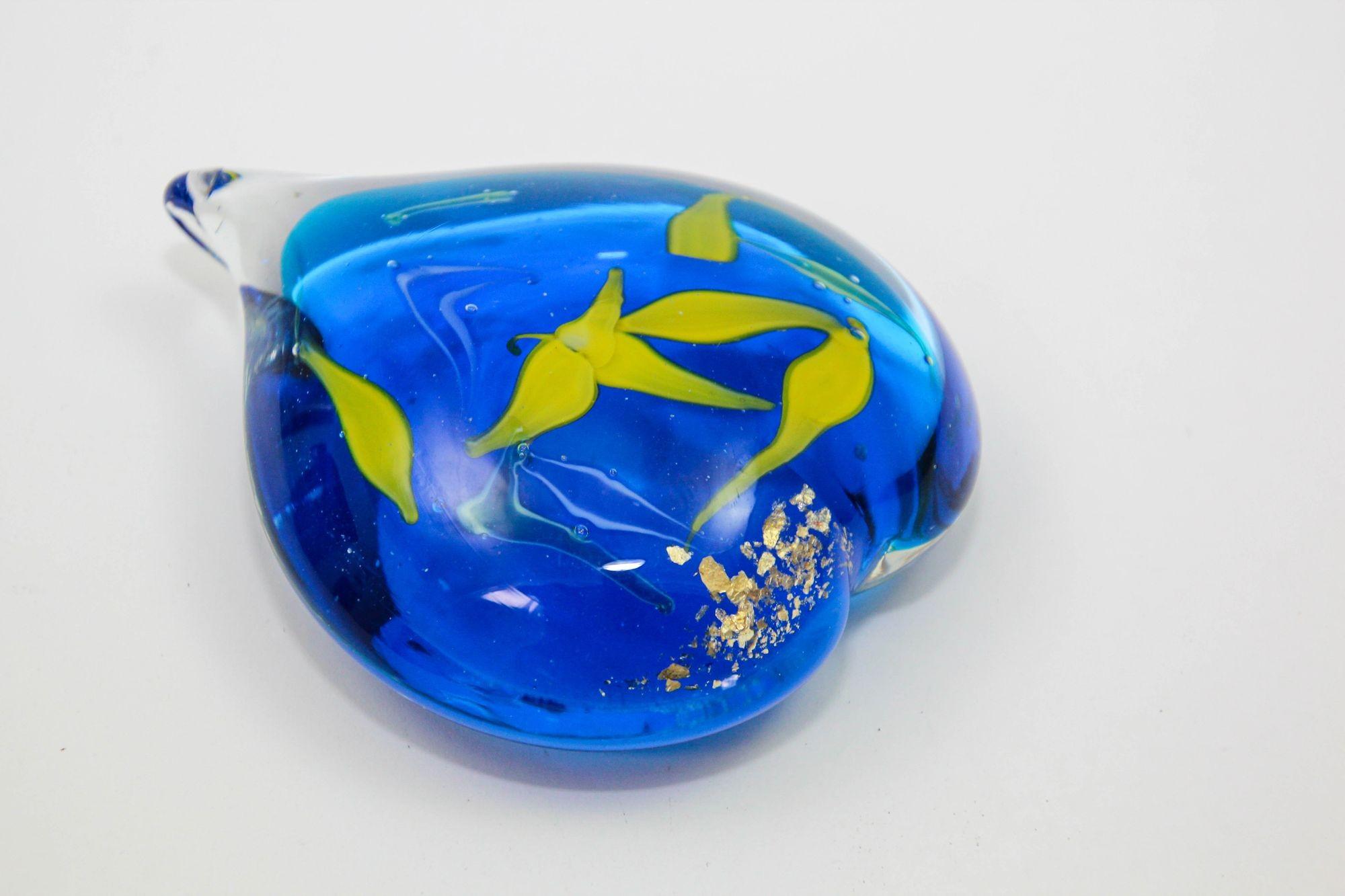 Murano Vintage Heart Shape Art Glass Paperweight Cobalt Blue, Yellow and Murine For Sale 1