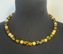 Halskette im Choker-Stil mit Vintage-Millefiori-Glasperlen aus Murano und einer Barockperle aus Zuchtperlen