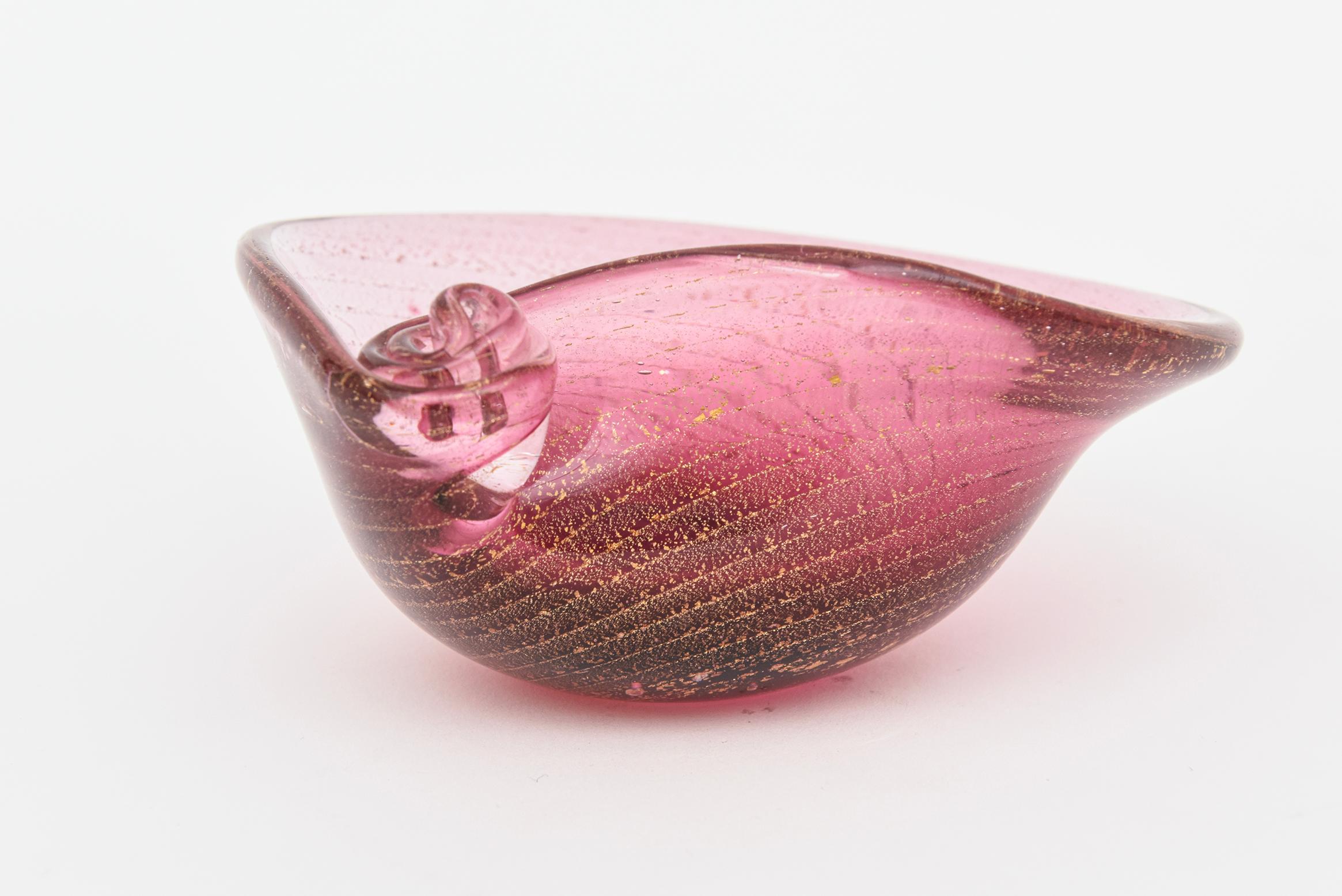Italian Murano Vintage Raspberry and Gold Aventurine Snail Glass Bowl For Sale