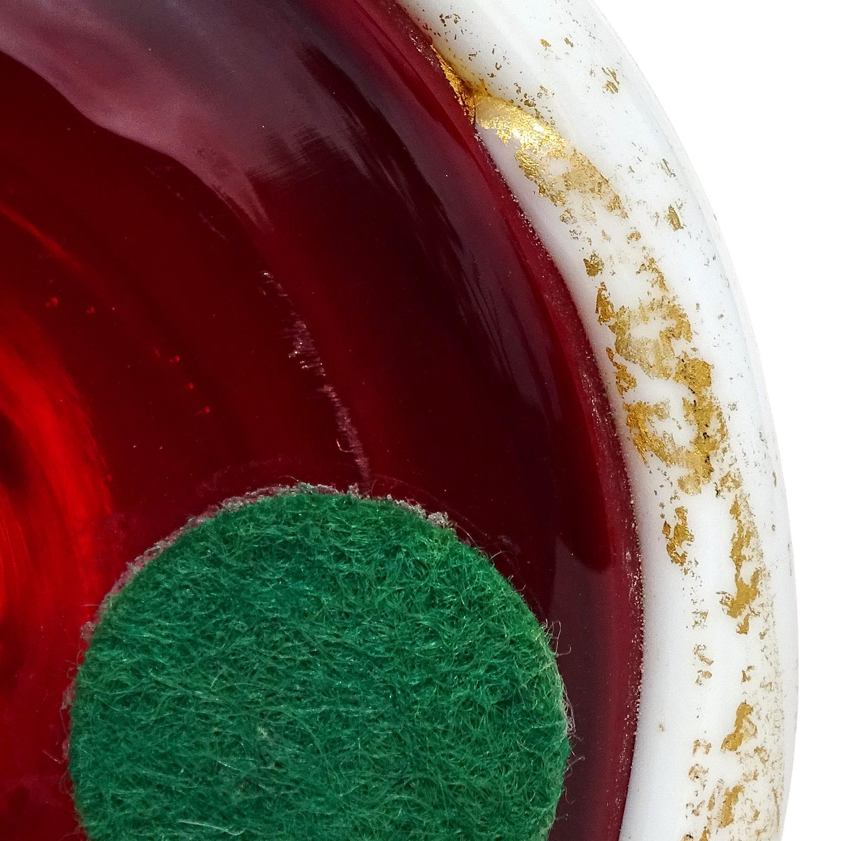 Murano Vintage Red White Painted Face Italian Art Glass Santa Paperweight Figure In Good Condition In Kissimmee, FL
