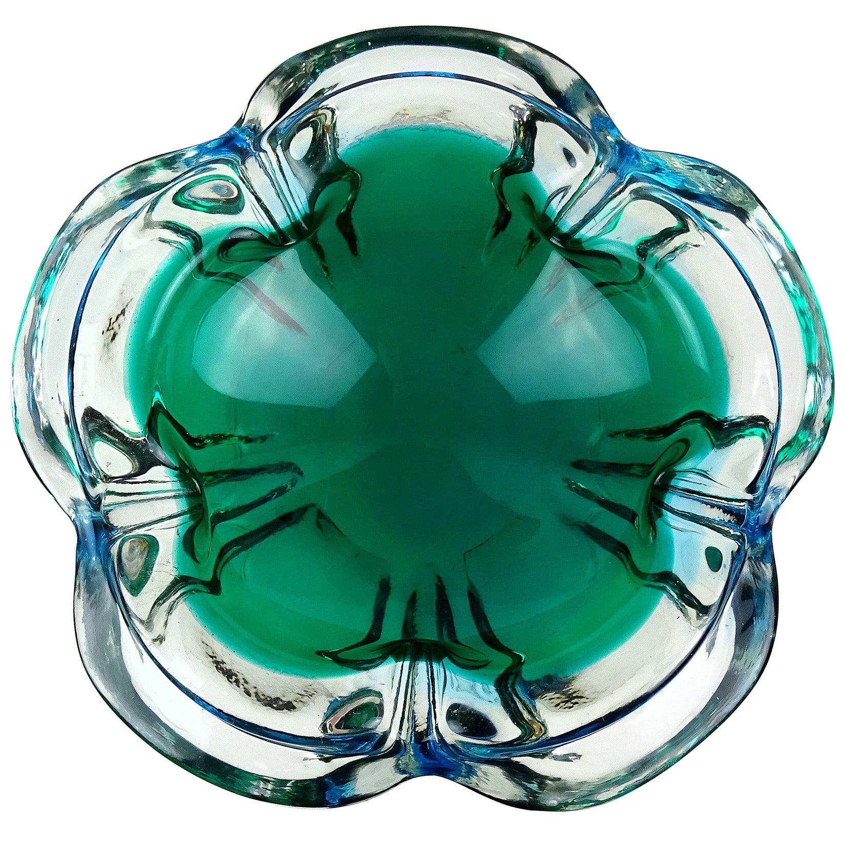 Beautiful vintage Murano hand blown Sommerso blue green Italian art glass flower shape bowl / ashtray. Created in the style of designer Alfredo Barbini, circa 1960-1970. The bowl has a double rim, one created by the outside petals, and another on