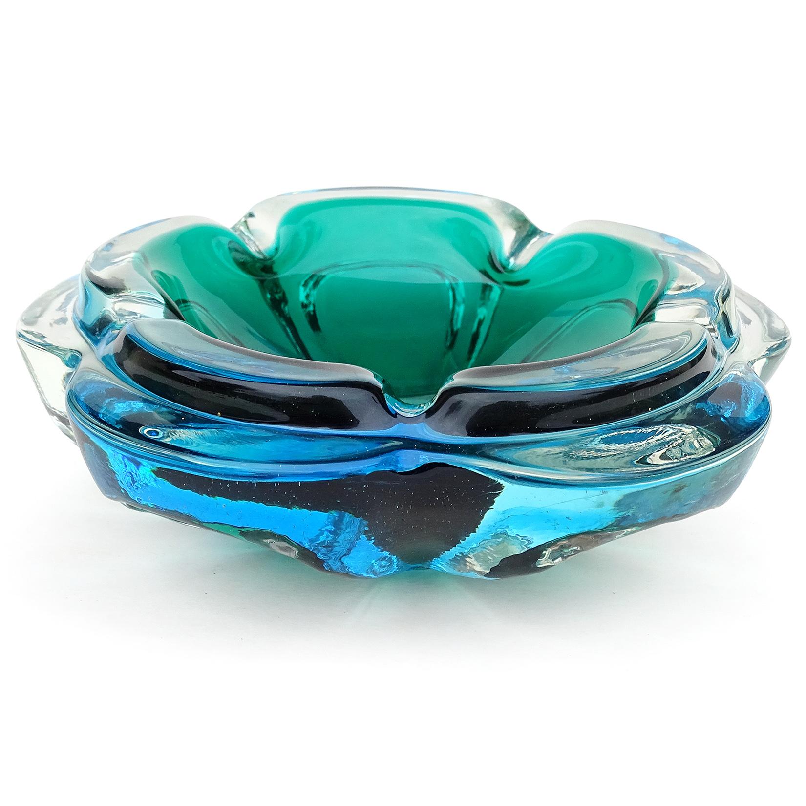 Murano Vintage Sommerso Blue Green Italian Art Glass Flower Shaped Bowl Ashtray In Good Condition For Sale In Kissimmee, FL