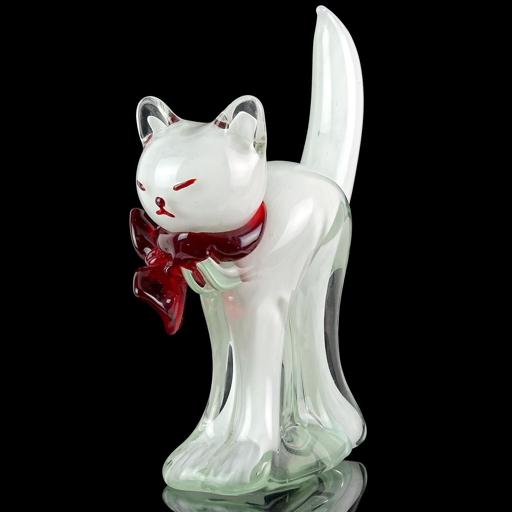 Mid-Century Modern Sculpture italienne décorative Kitty Cat en verre d'art de Murano avec nœud blanc et rouge vintage en vente
