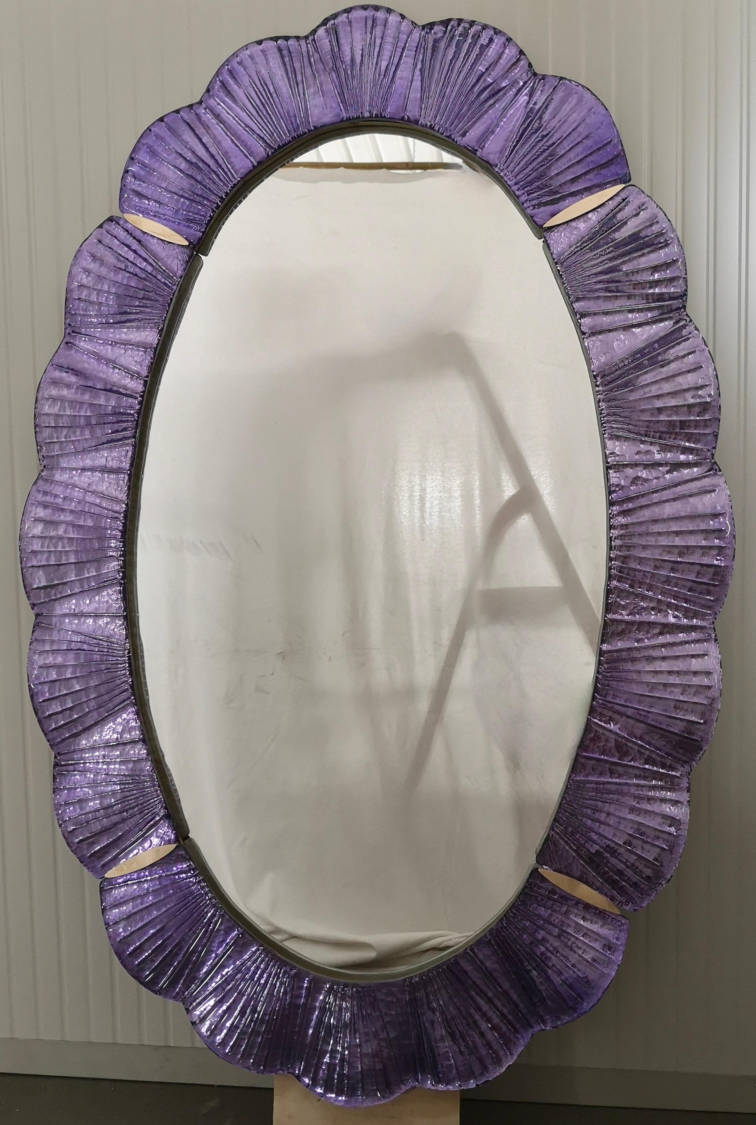 Murano Violet Glass and Brass Wall Mirror, 1990 In Good Condition For Sale In Rome, IT