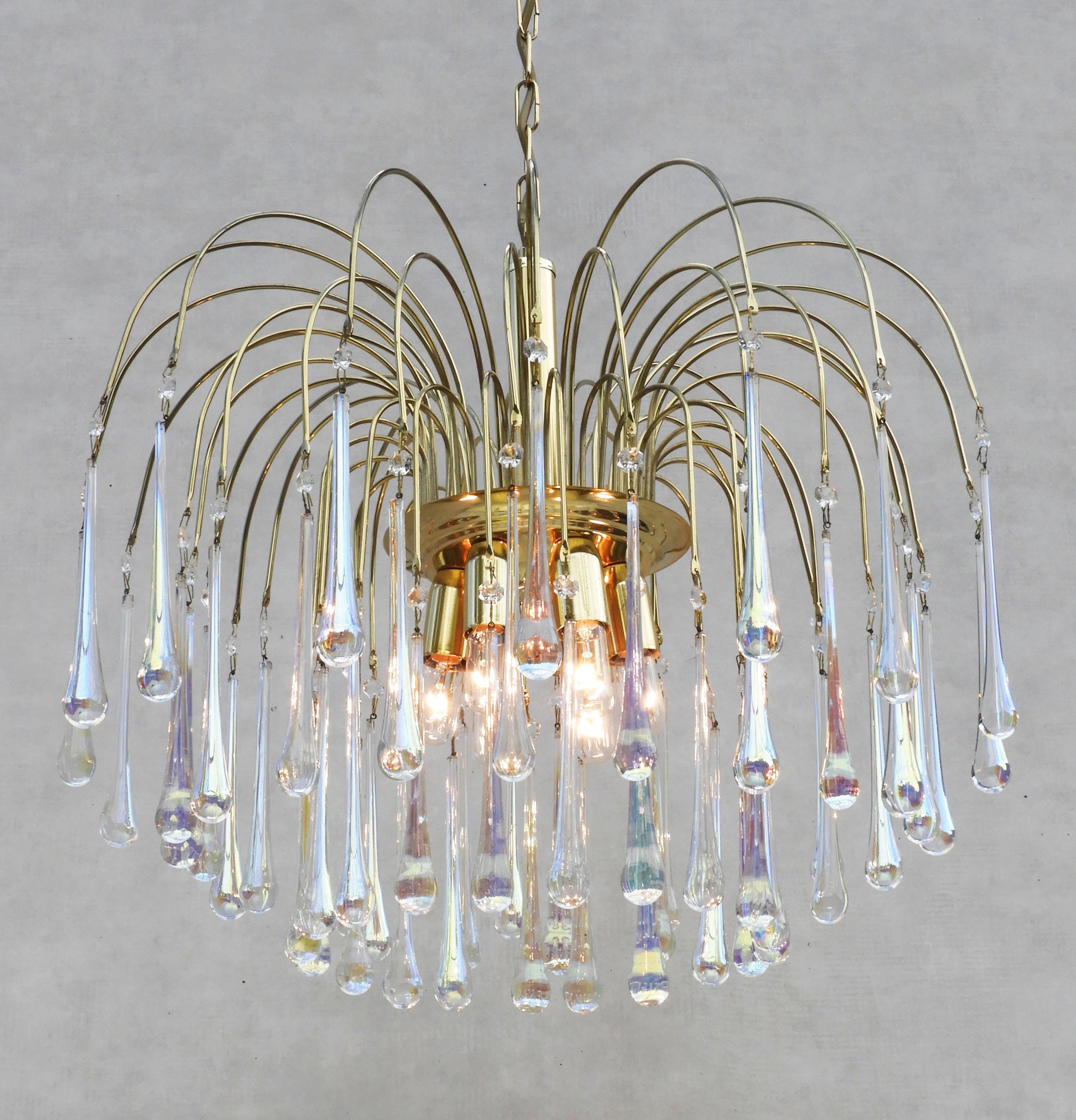 Stunning Paulo Venini-style waterfall pendant chandelier (Large edition).
Beautiful Italian Murano glass cascade pendant light, 58 clear iridescent ‘teardrop’ crystals on a three-tier golden frame.
In great vintage condition with good patina and no