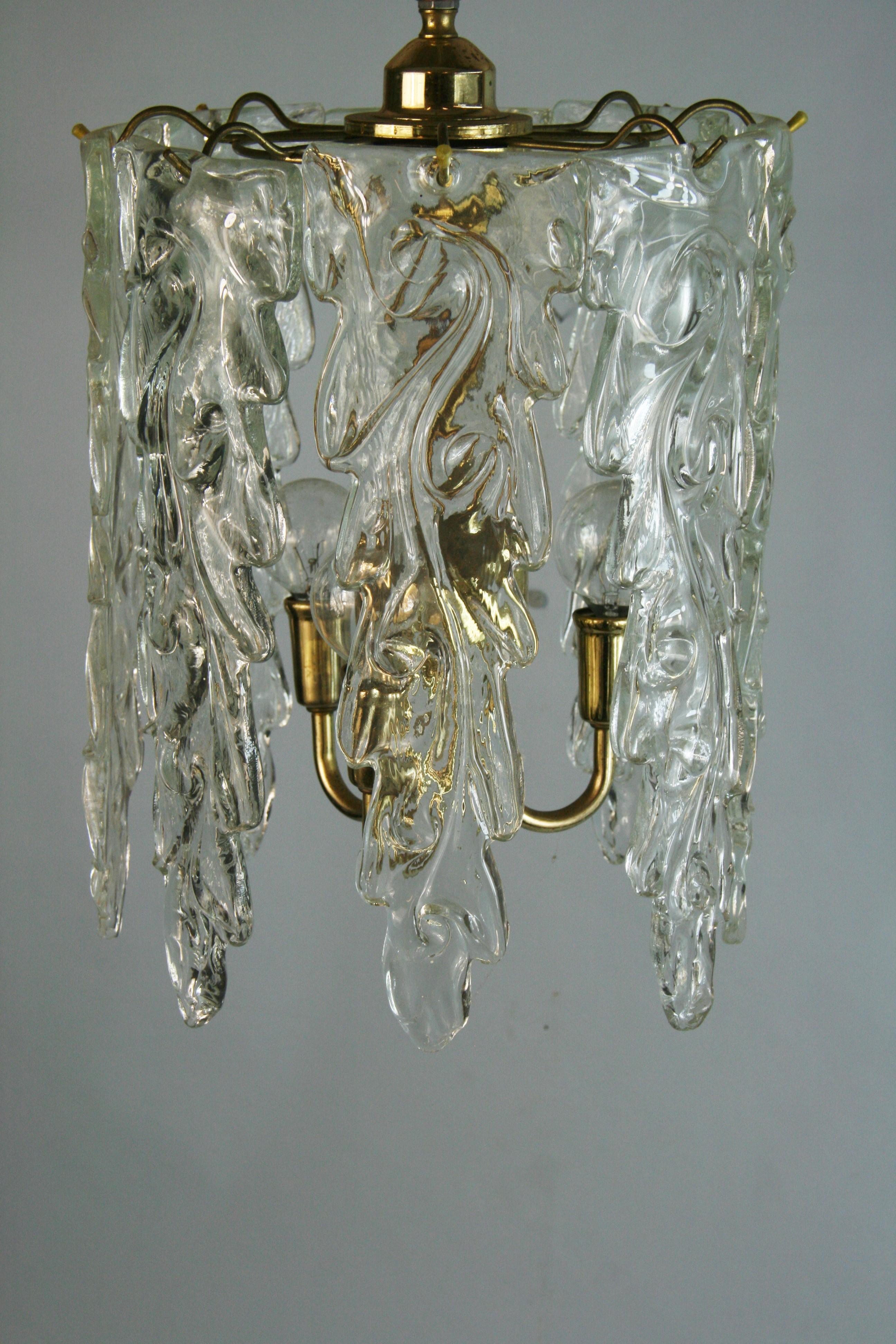 Murano  Waterfall  Glass and Brass Chandelier 1940's In Good Condition For Sale In Douglas Manor, NY
