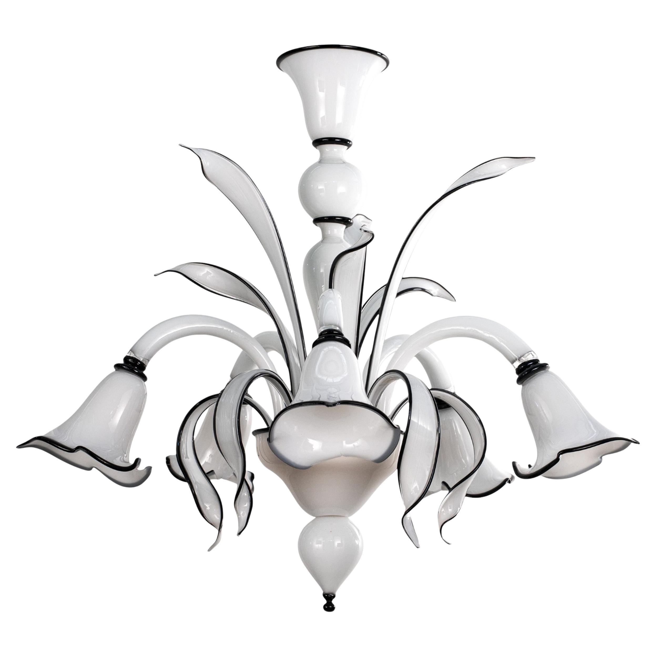 Lampadario in vetro di Murano bianco e nero a 5 luci, Vintage Made in Italy in stock
