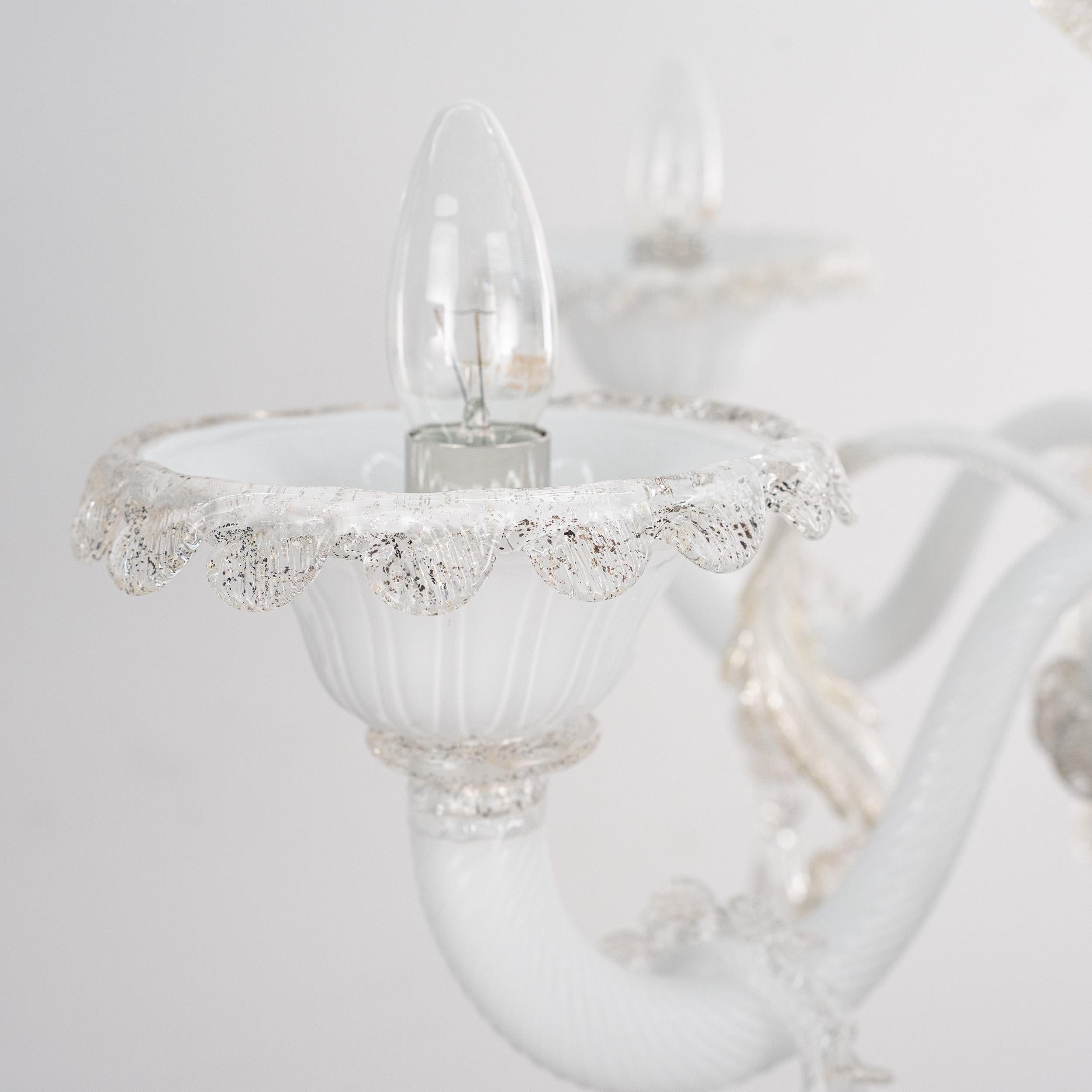 Murano Weiß und Gold Glas Kronleuchter 5 Lichter, Vintage Made in Italy auf Lager im Angebot 1