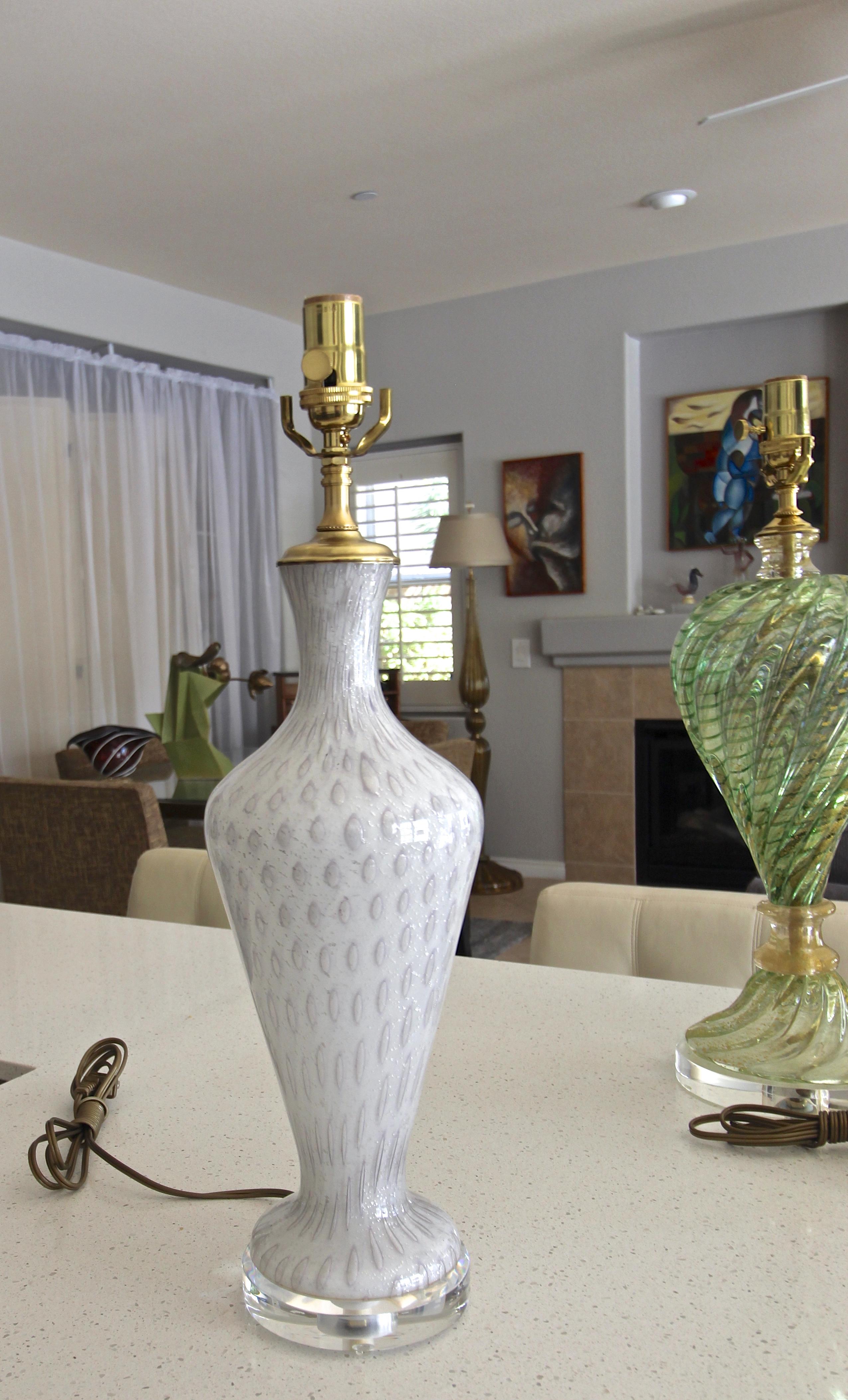 Lampe de table en verre Murano, blanc et inclusions d'argent en vente 4