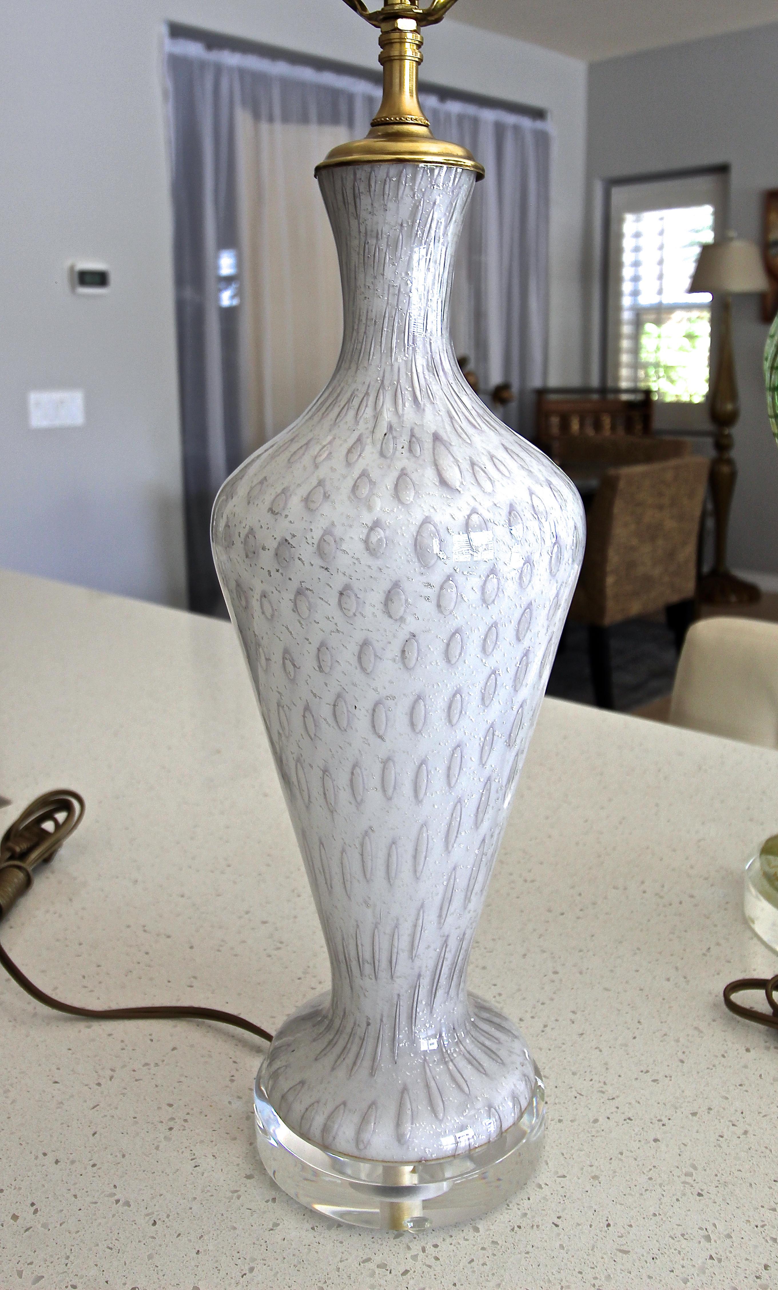 Lampe de table en verre Murano, blanc et inclusions d'argent en vente 7
