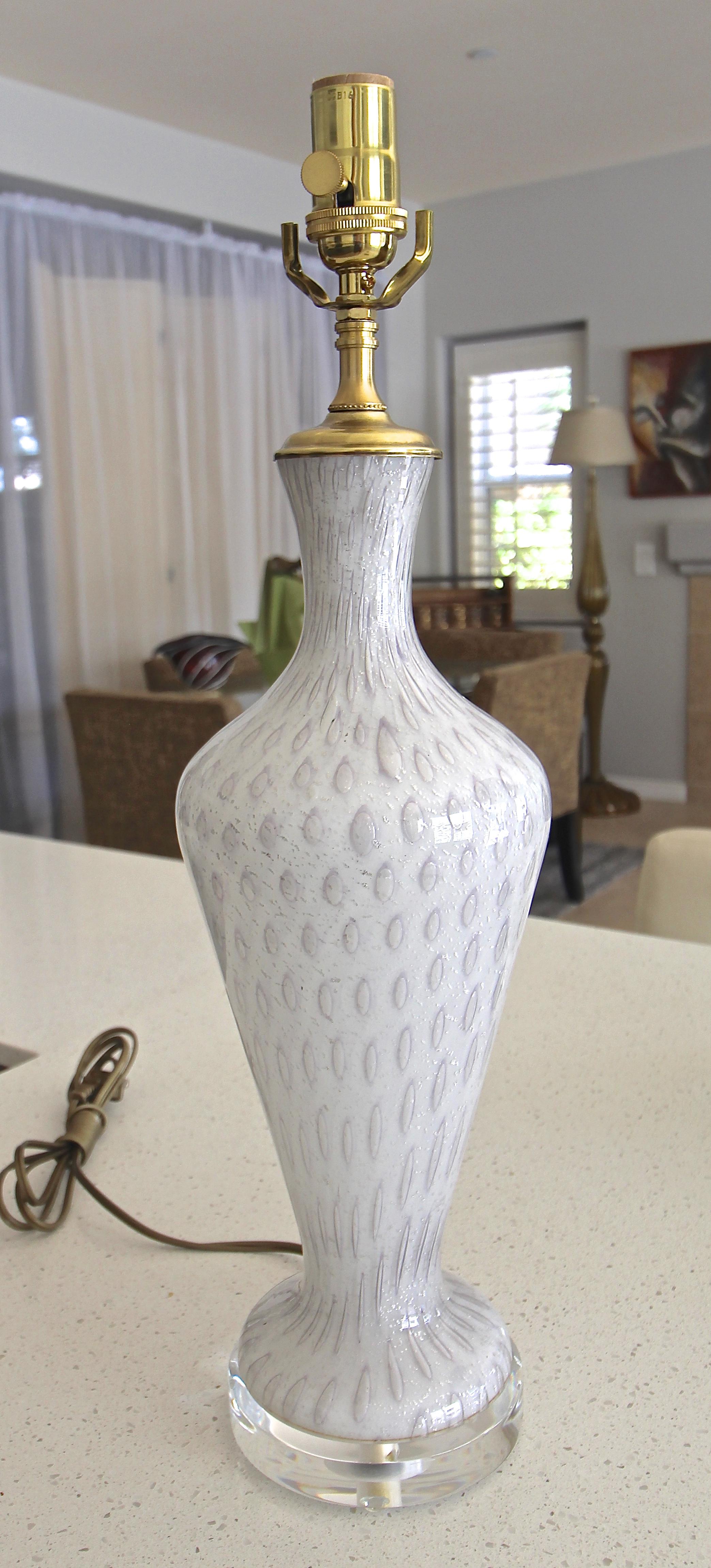 Lampe de table en verre Murano, blanc et inclusions d'argent en vente 8