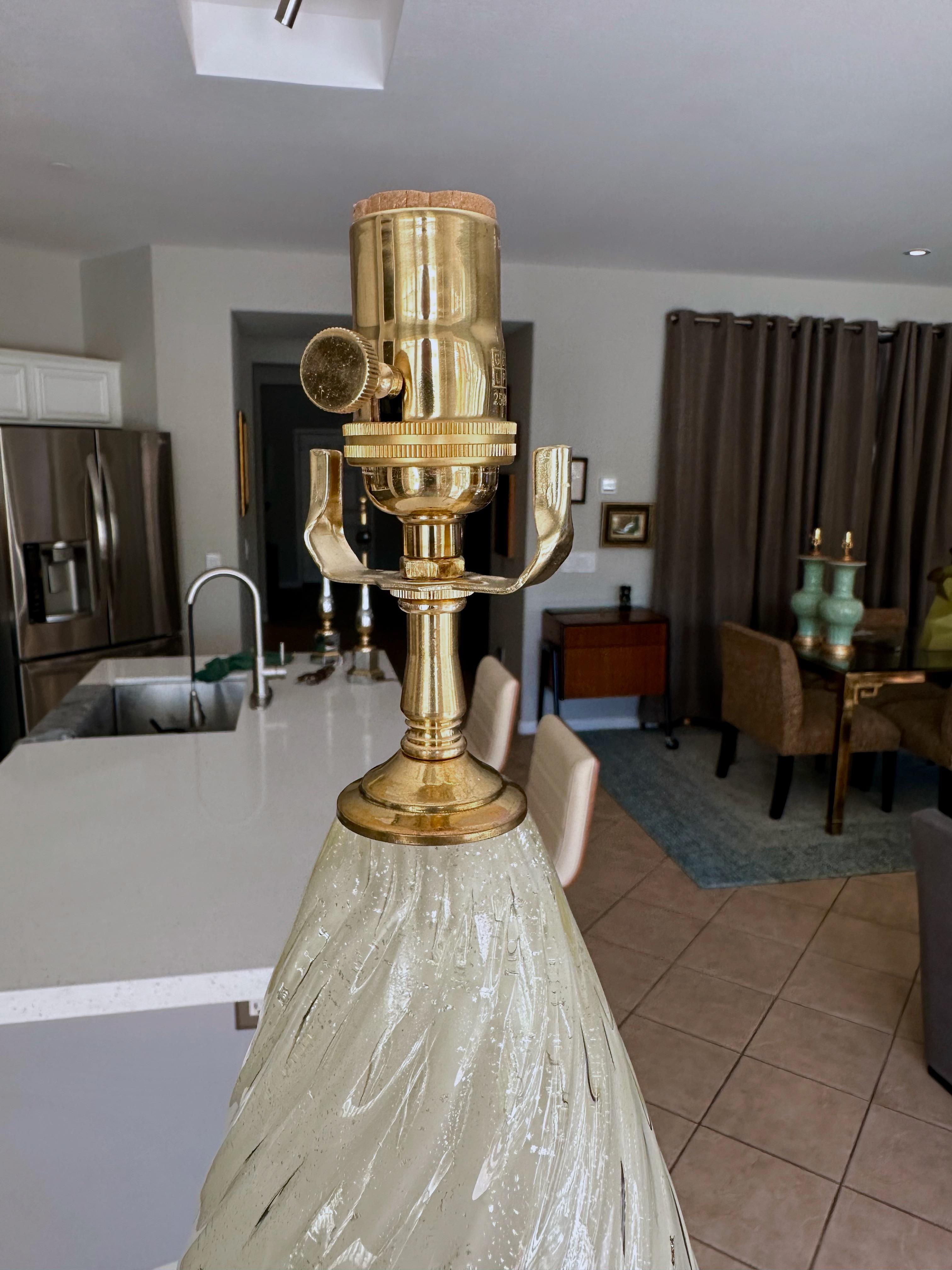 Murano White and Silver Inclusions Twisted Glass Table Lamp For Sale 5
