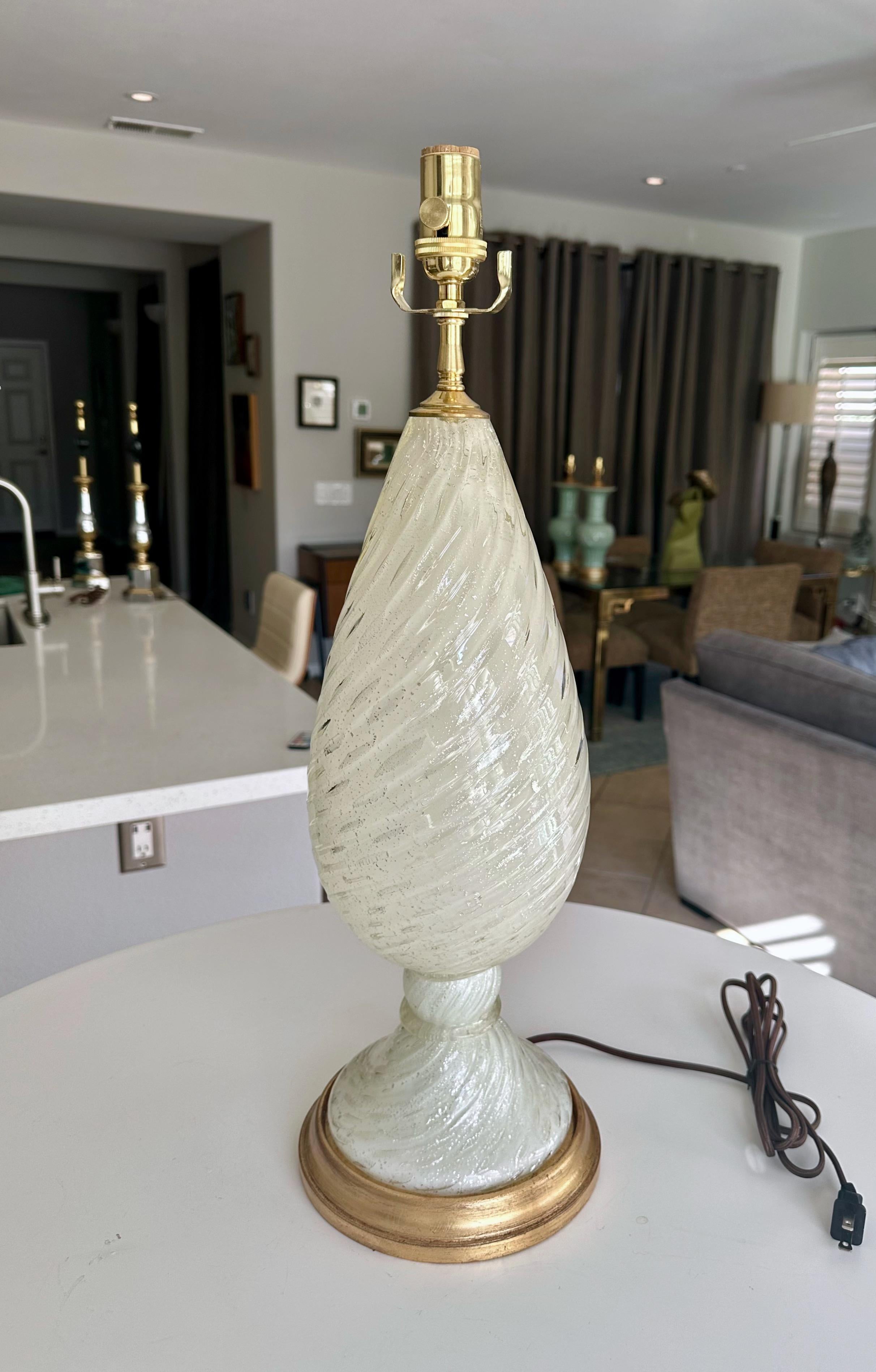 Mid-20th Century Murano White and Silver Inclusions Twisted Glass Table Lamp For Sale
