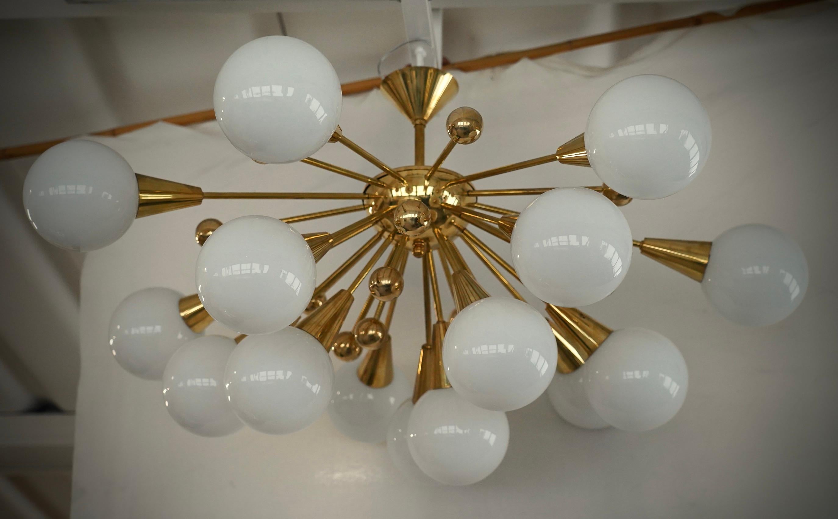 Murano Sputnik White Art Glass and Brass Midcentury Chandelier and Pendant, 2000 For Sale 1