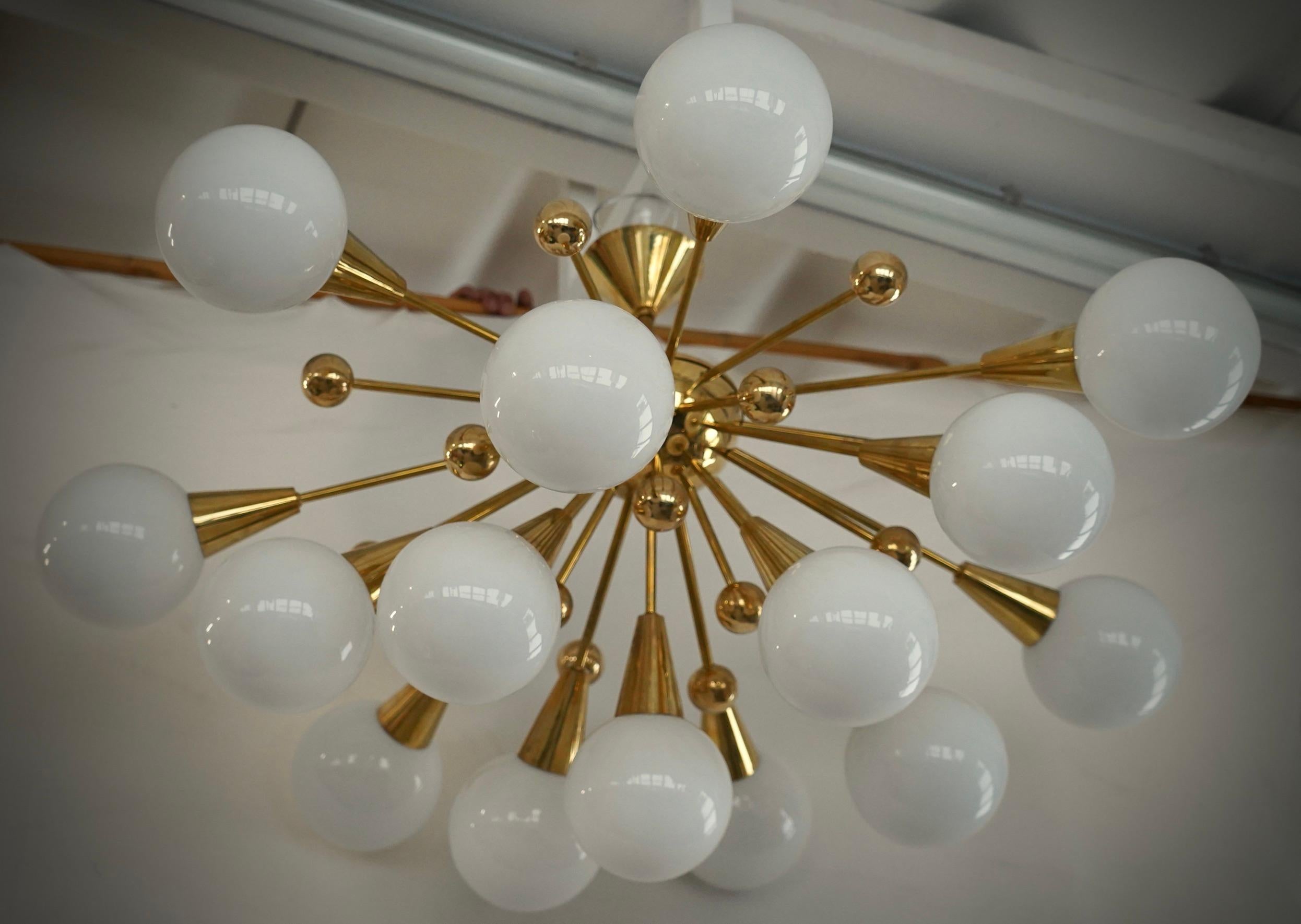 Murano Sputnik White Art Glass and Brass Midcentury Chandelier and Pendant, 2000 For Sale 3