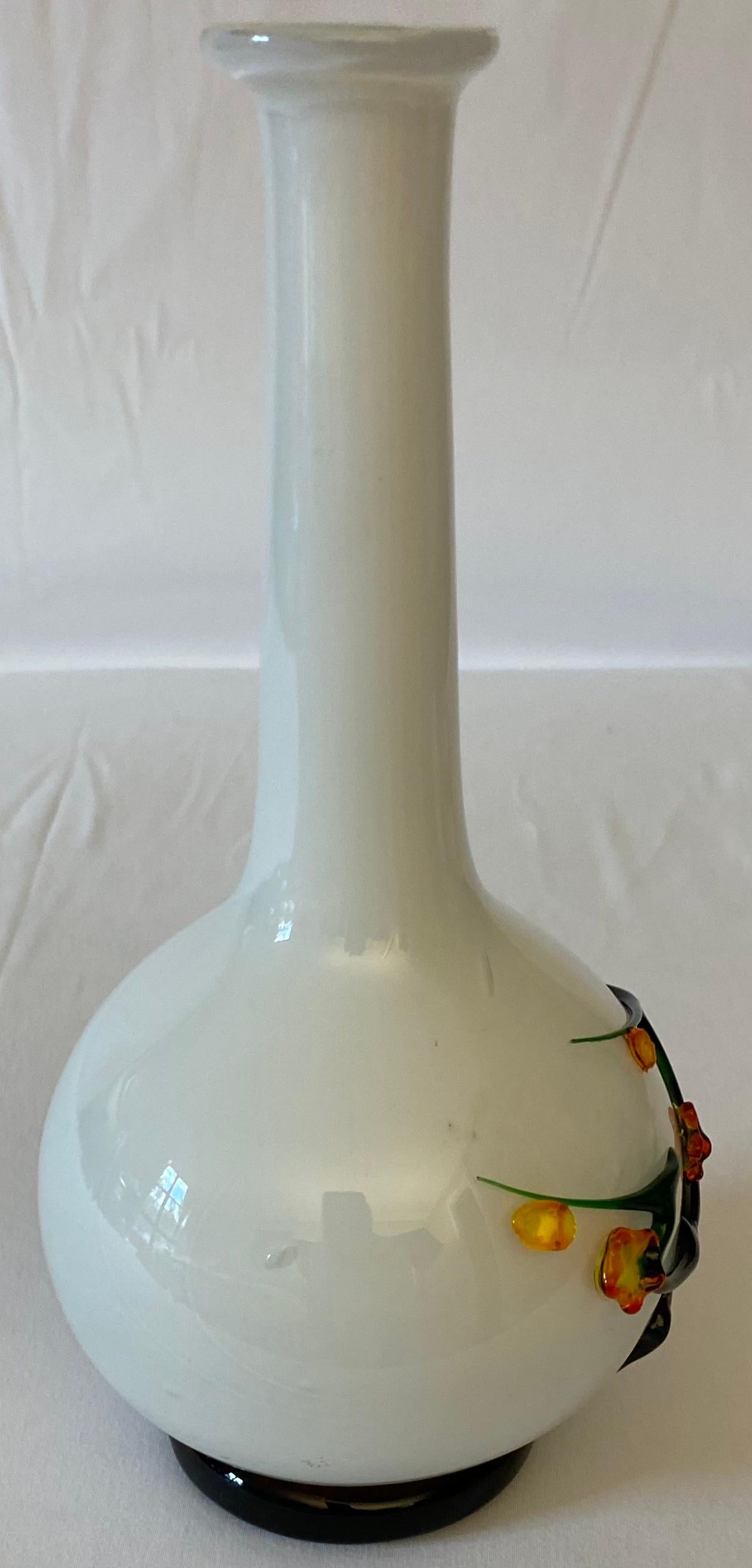 italien Vase à fleurs en verre soufflé blanc de Murano en vente