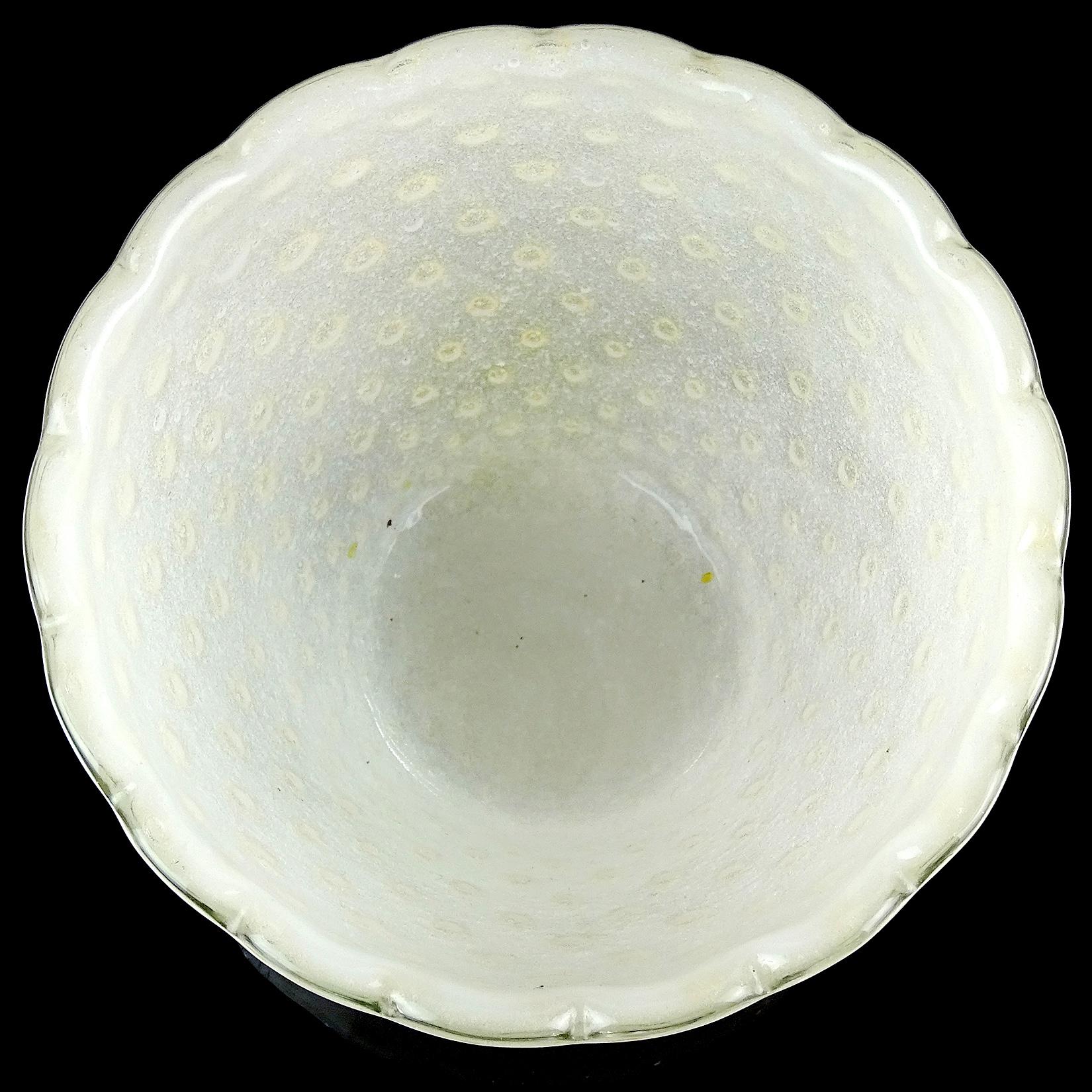 Murano White Bubbles Pulegoso Gold Flecks Italian Art Glass Flower Pot Vase In Good Condition For Sale In Kissimmee, FL