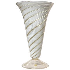 Florero con pie de cristal artístico italiano de Murano con cintas de cobre blanco y aventurina