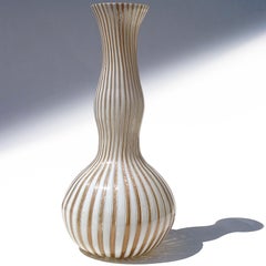Vase à fleurs Genie en verre d'art italien de Murano, blanc, moucheté de cuivre et rubans