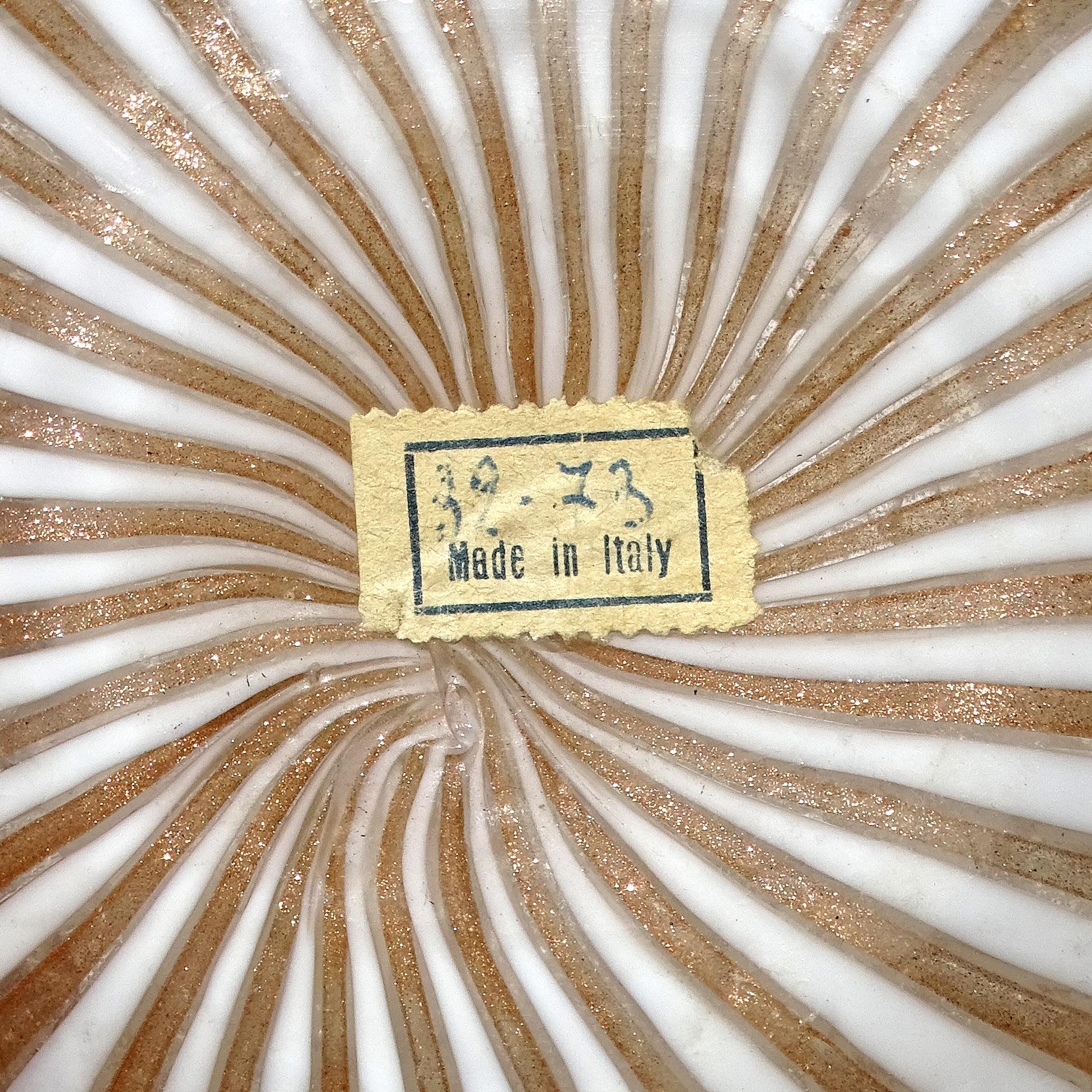 Vetro Vaso di Murano in vetro artistico italiano Genie Bottle Flower con fiocchi di rame bianchi in vendita