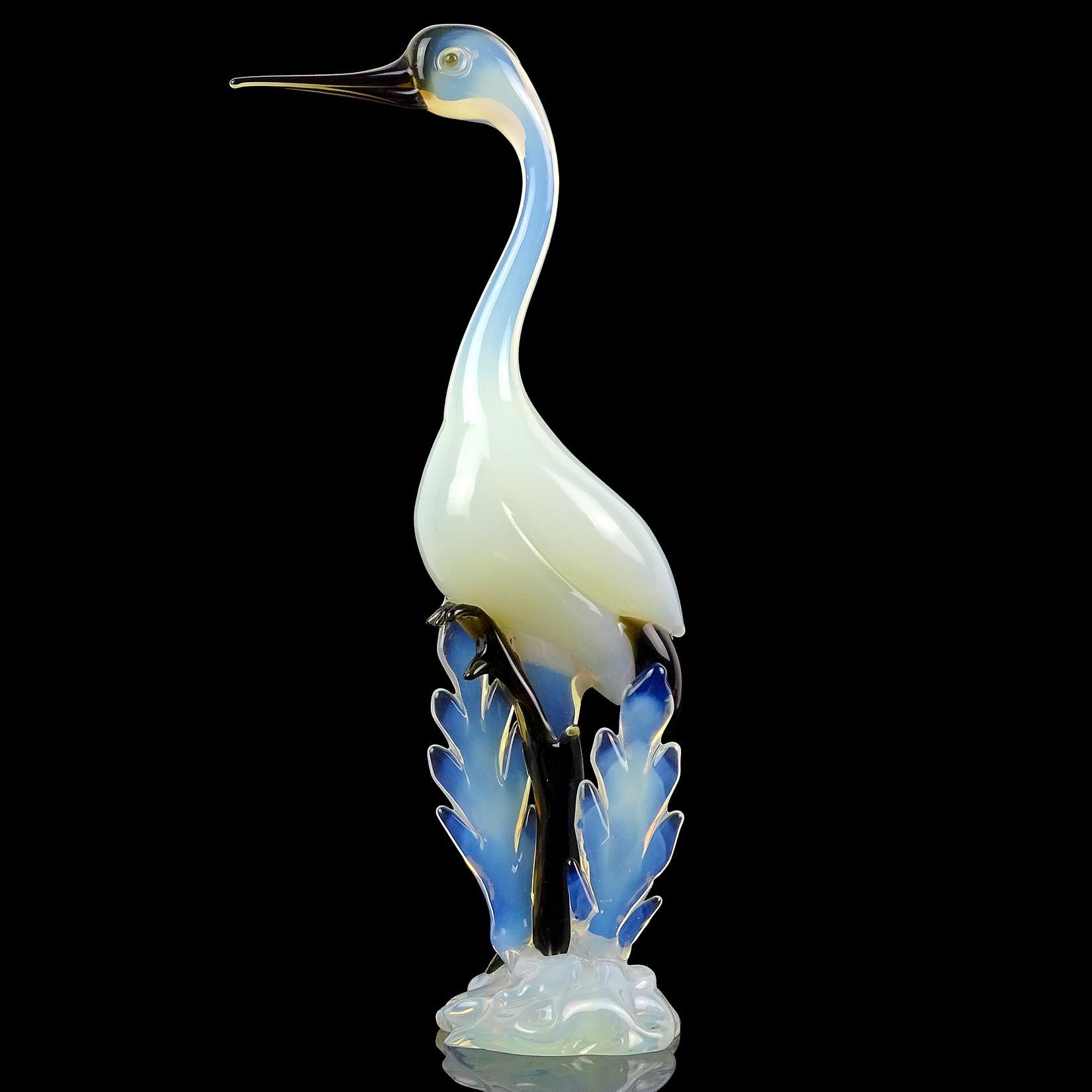 Seguso Vetri d'Arte Murano White Opal Olive Italian Art Glass Crane Sculpture In Good Condition In Kissimmee, FL