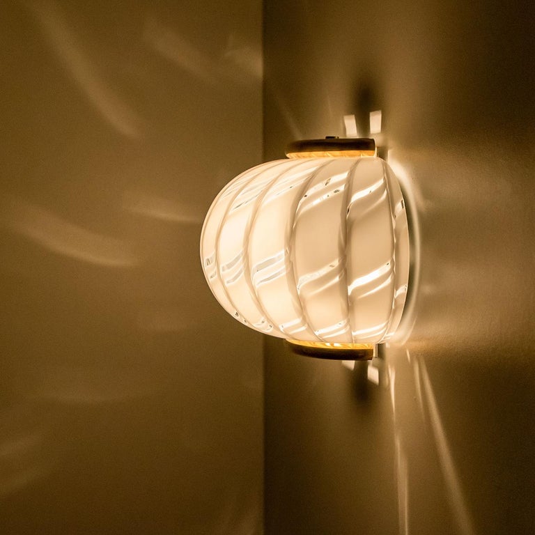 Murano White Glass Globe Wall Sconce, Italy, 1970 For Sale 3