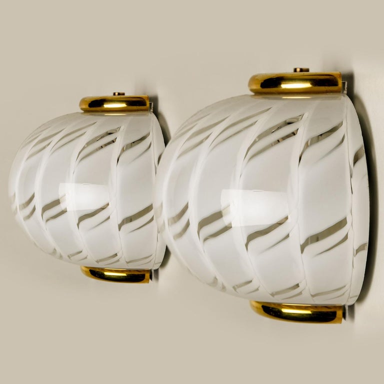 Mid-Century Modern Murano White Glass Globe Wall Sconce, Italy, 1970 For Sale