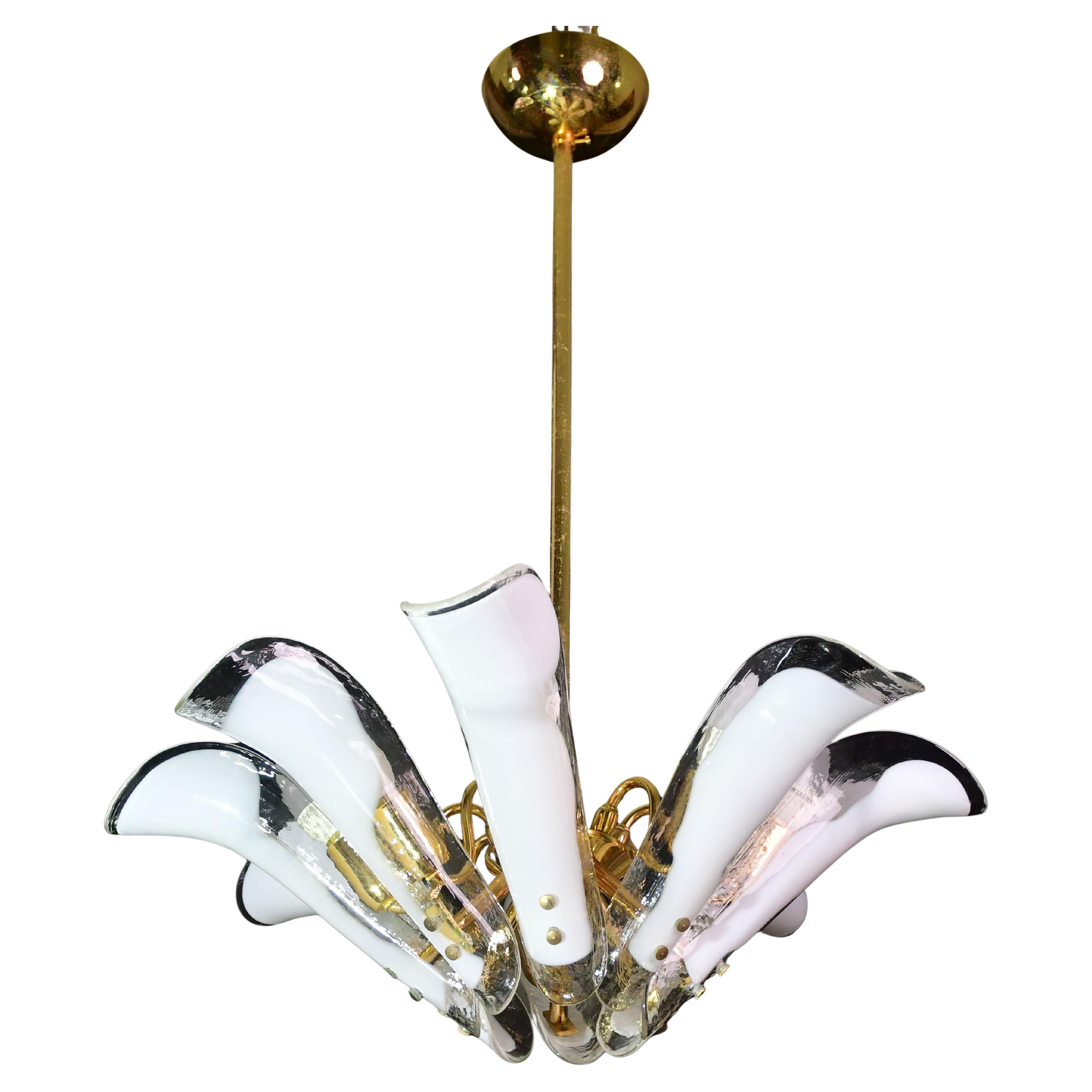 Murano Weißes Glas Blütenblatt Kronleuchter im Angebot