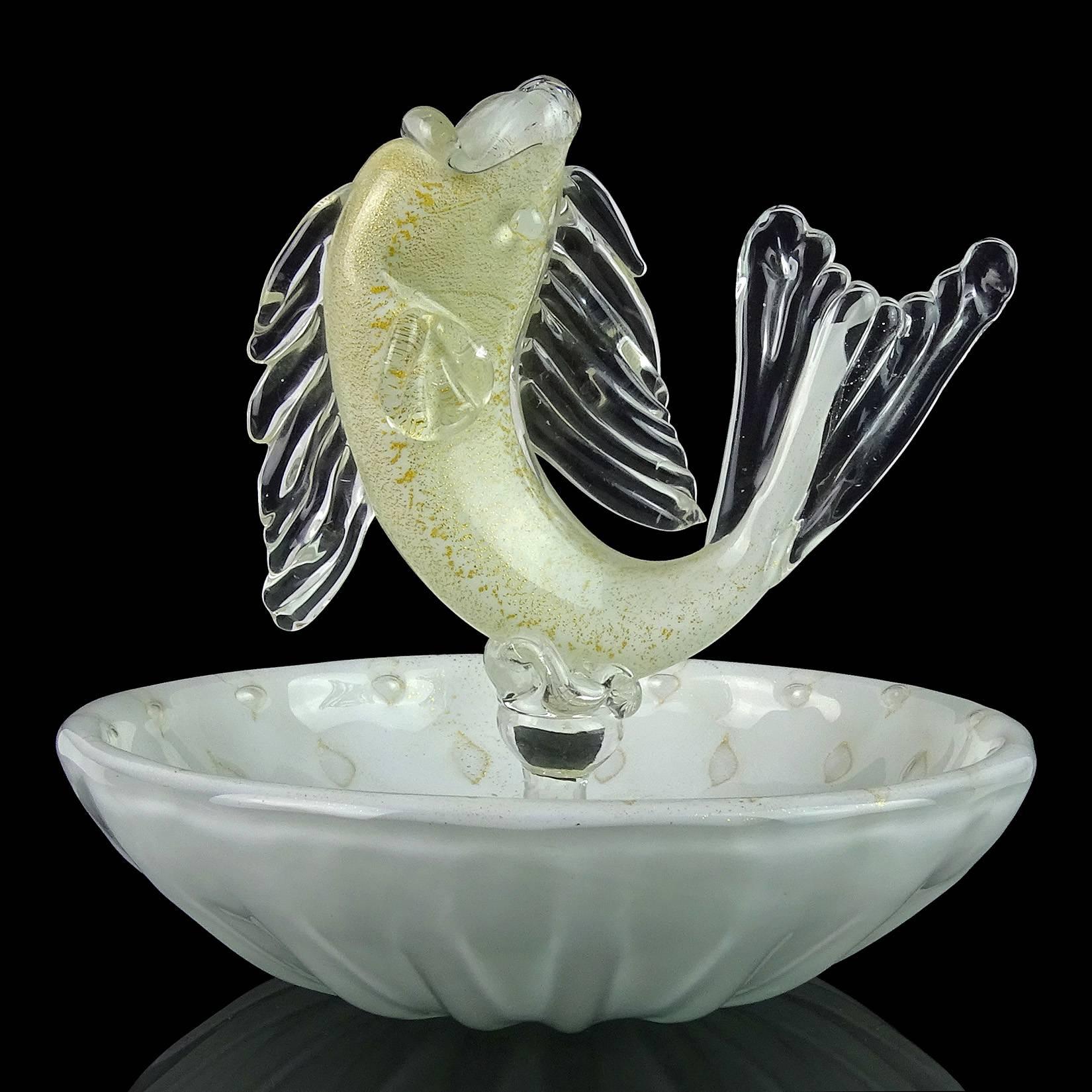 Beautiful vintage Murano hand blown controlled bubbles and white fish Italian art glass decorative bowl, vide-poche. Attributed to designer Alfredo Barbini, for Salviati. Profusely covered in gold leaf. Would make a great candy dish or jewelry /