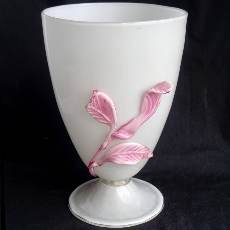 Gorgeous and rare, antique Murano hand blown white and gold flecks Italian art glass flower vase, with pink leafs decoration. The piece is covered with a slight dusting of gold leaf all-over the piece, including the leafs. Created in the Venetian