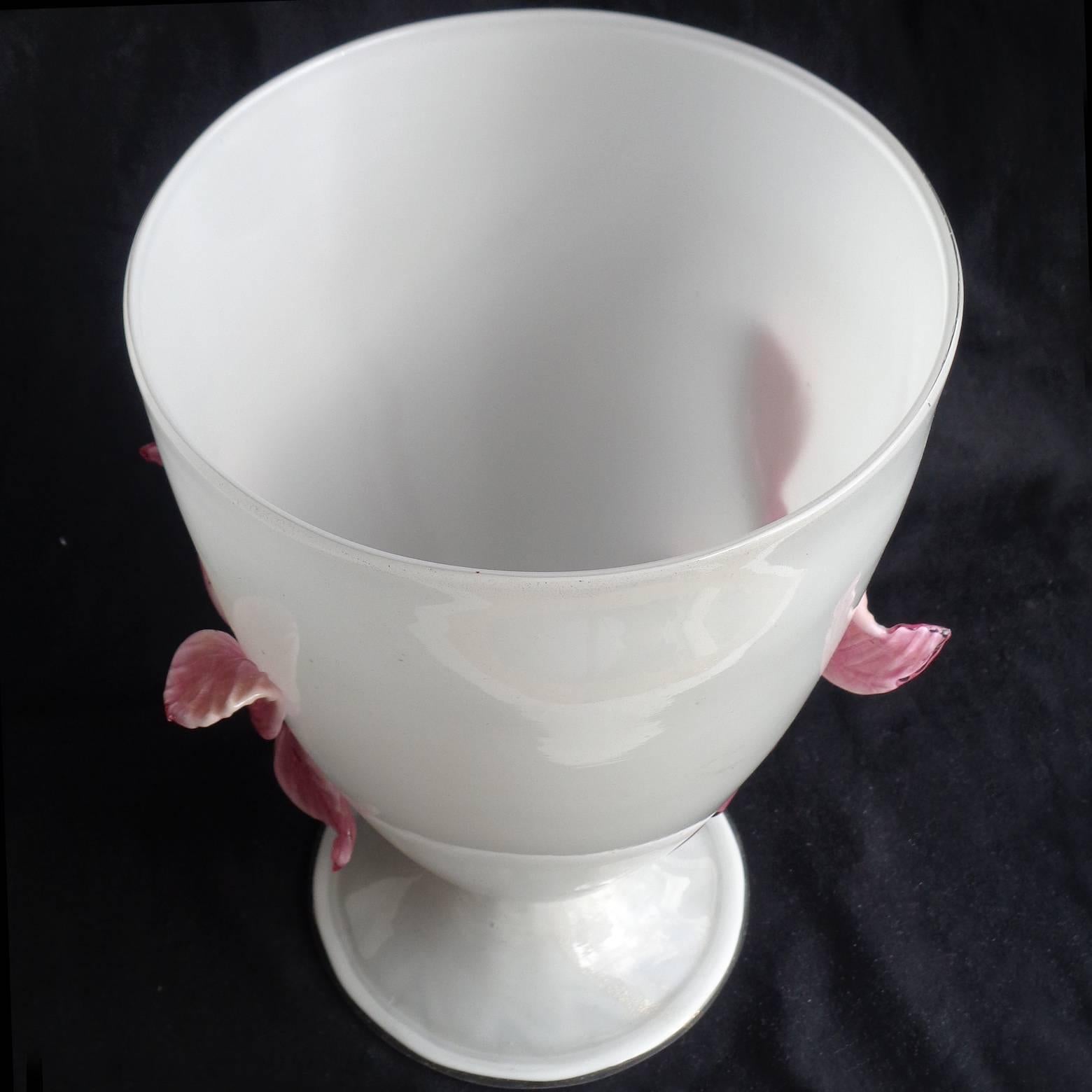 Art Deco Murano White Gold Flecks Pink Leafs Italian Art Glass Decorative Flower Vase