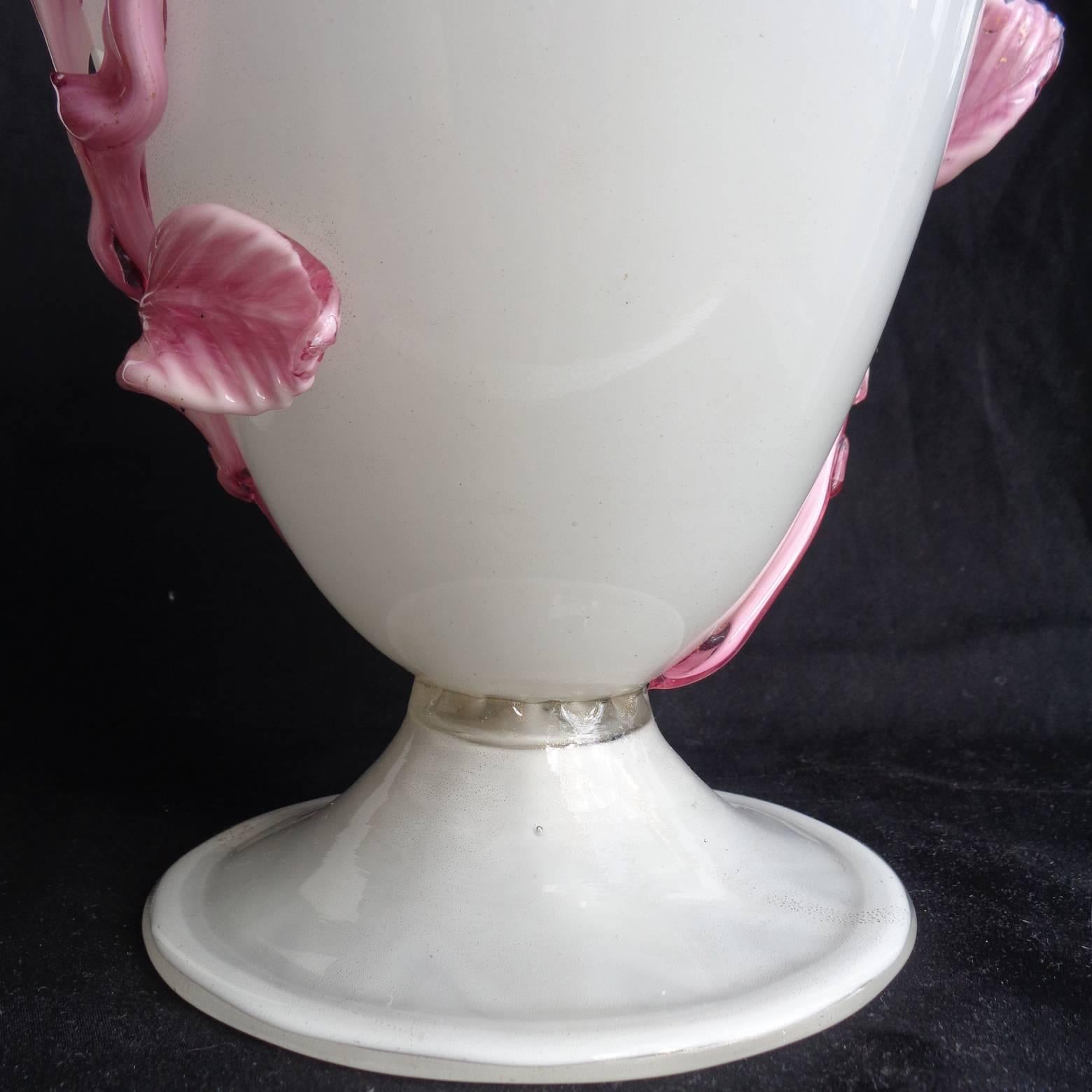Murano White Gold Flecks Pink Leafs Italian Art Glass Decorative Flower Vase In Good Condition In Kissimmee, FL