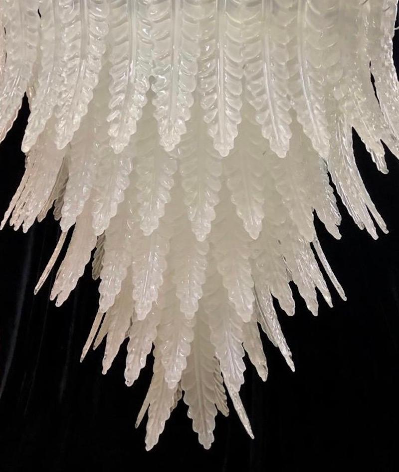 Full of emotion like a cascade of stalactites this Murano chandelier, its color is reminiscent of the ice white of a frozen winter waterfall. Out of the ordinary leaf design as Murano commands.

The chandelier is composed of a central white iron