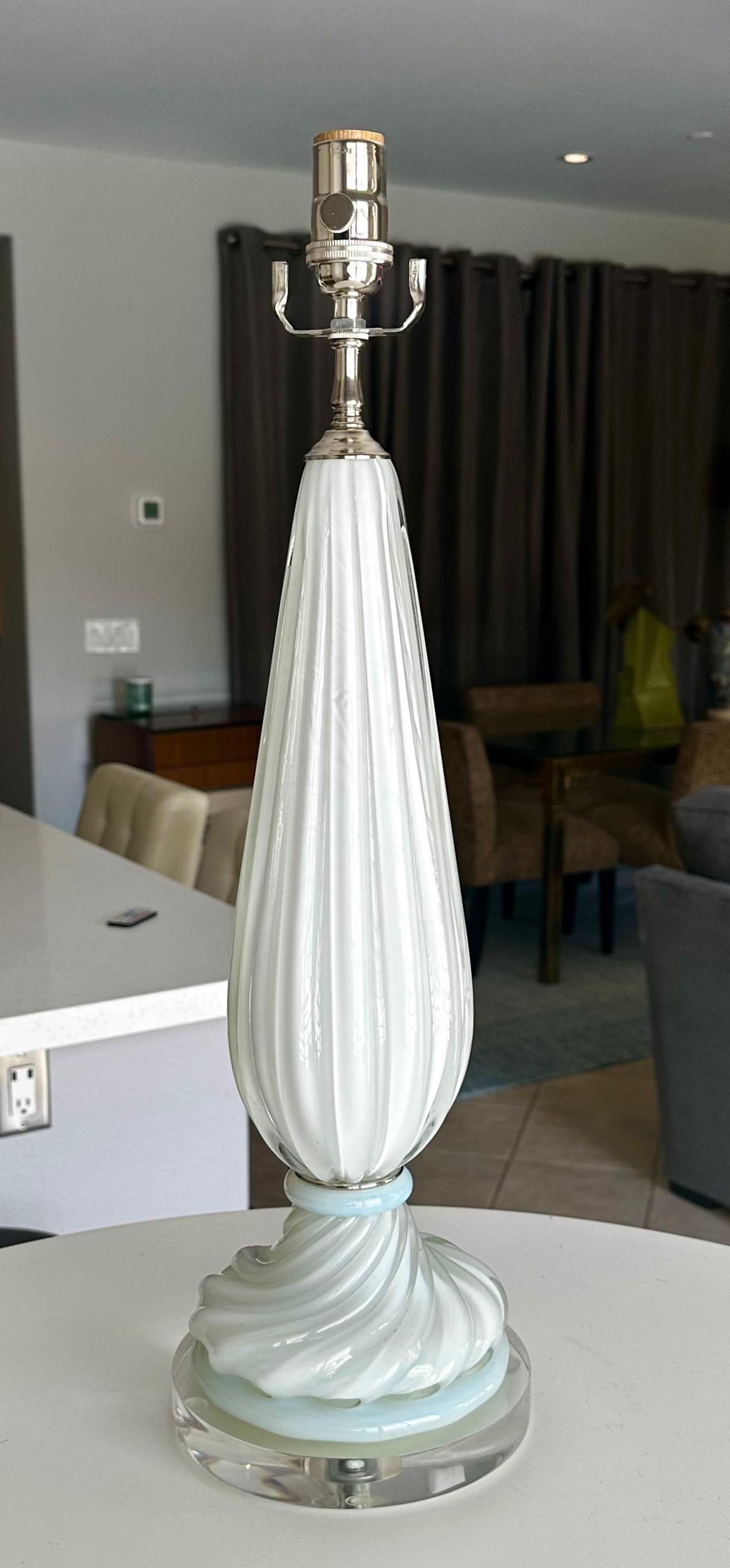 Murano White Opalescence Ribbed Glass Table Lamp For Sale 4