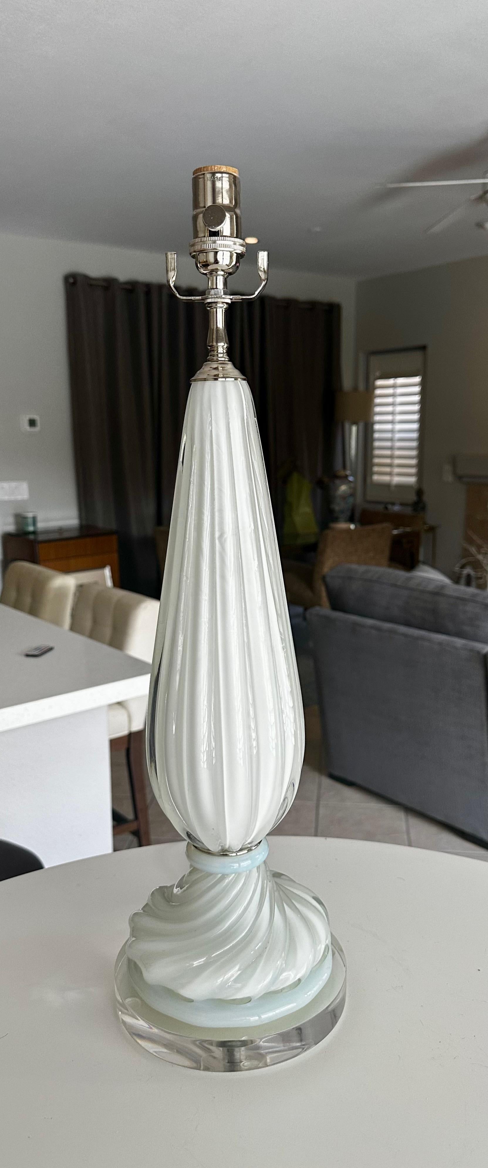 Murano White Opalescence Ribbed Glass Table Lamp For Sale 2