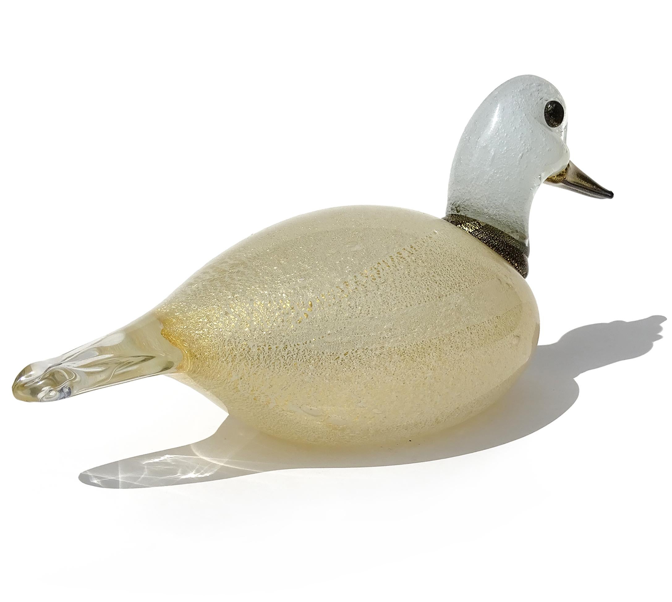 Italienische Entenskulptur aus Murano-Kunstglas in Weiß mit weißen Pulegoso-Blasenblasen und Blattgold (20. Jahrhundert) im Angebot