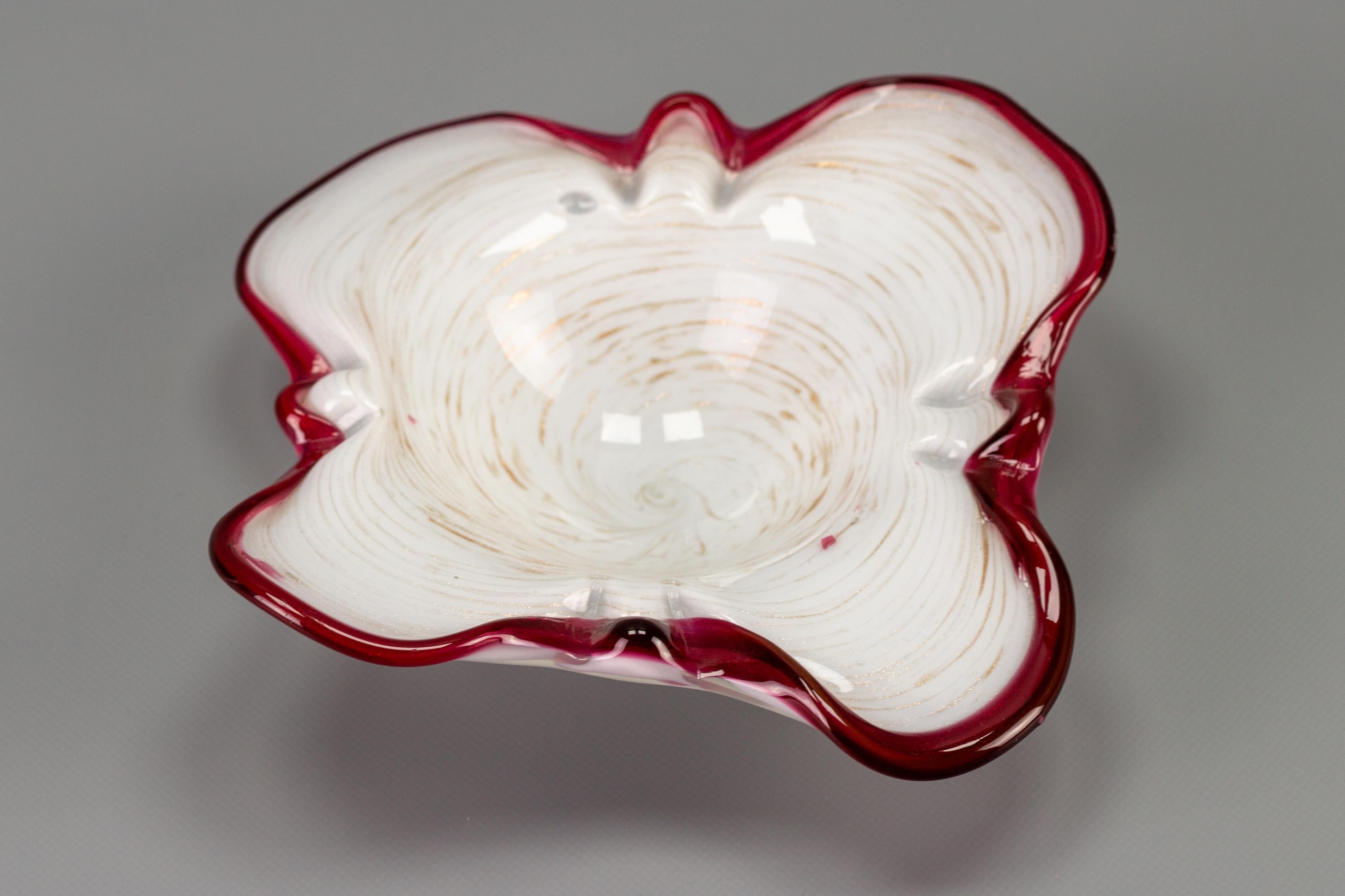 Gorgeous Murano handblown white, red, and gold dust Italian art glass bowl. Pretty beautiful to be used as a jewelry bowl or candy dish or to display in a set with other Murano glass bowls. Adorable display piece on any table.
Dimensions: height