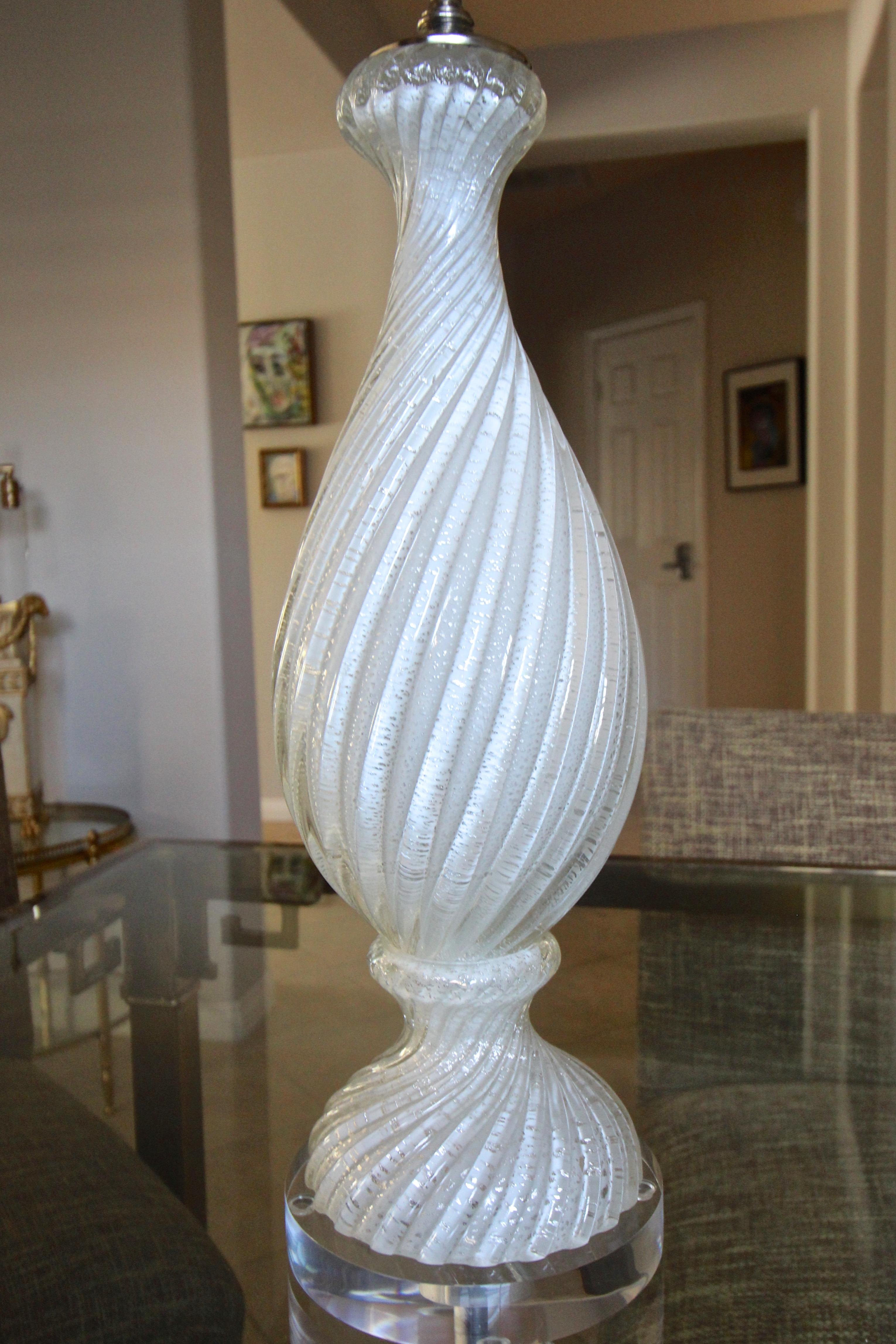 Mid-20th Century Murano White and Silver Inclusions Twisted Glass Table Lamp