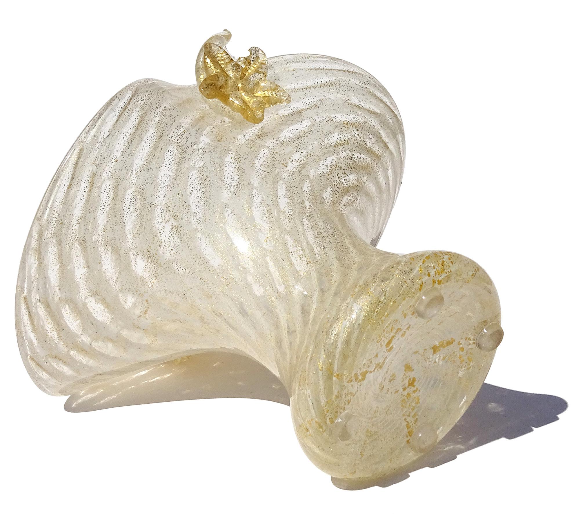 Murano Weiß Wirbel Gold Flecken Italienisch Art Deco Stil Glas Applied Blumen Vase im Angebot 2