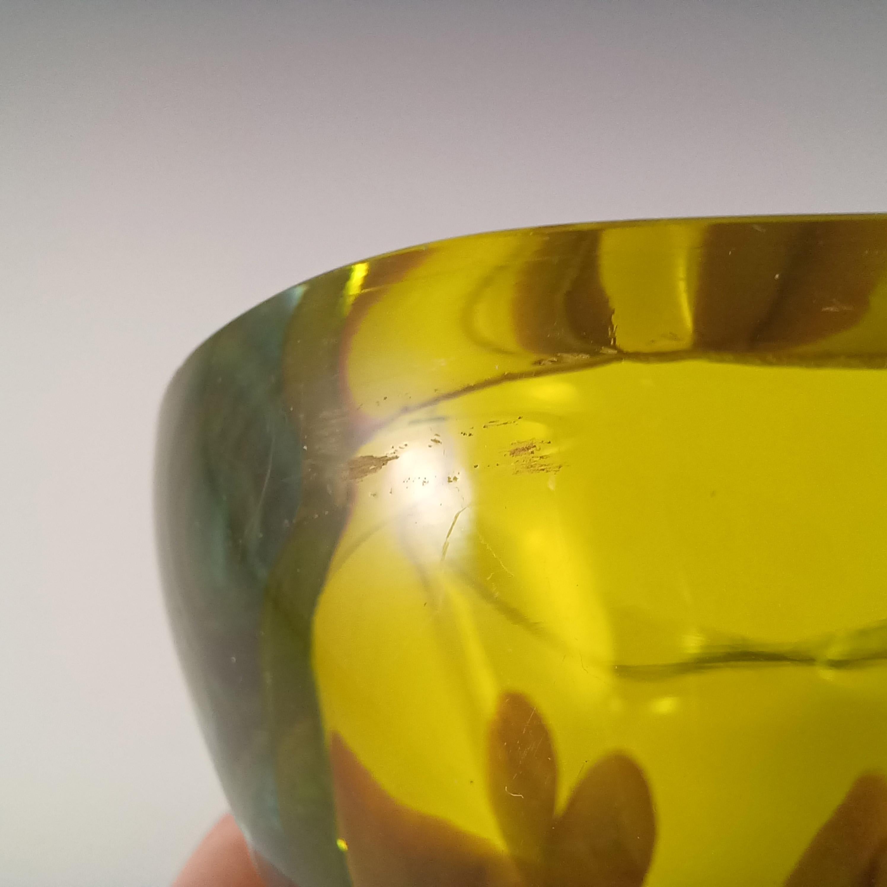 Bol triangulaire Sommerso en verre de Murano jaune et bleu en vente 3