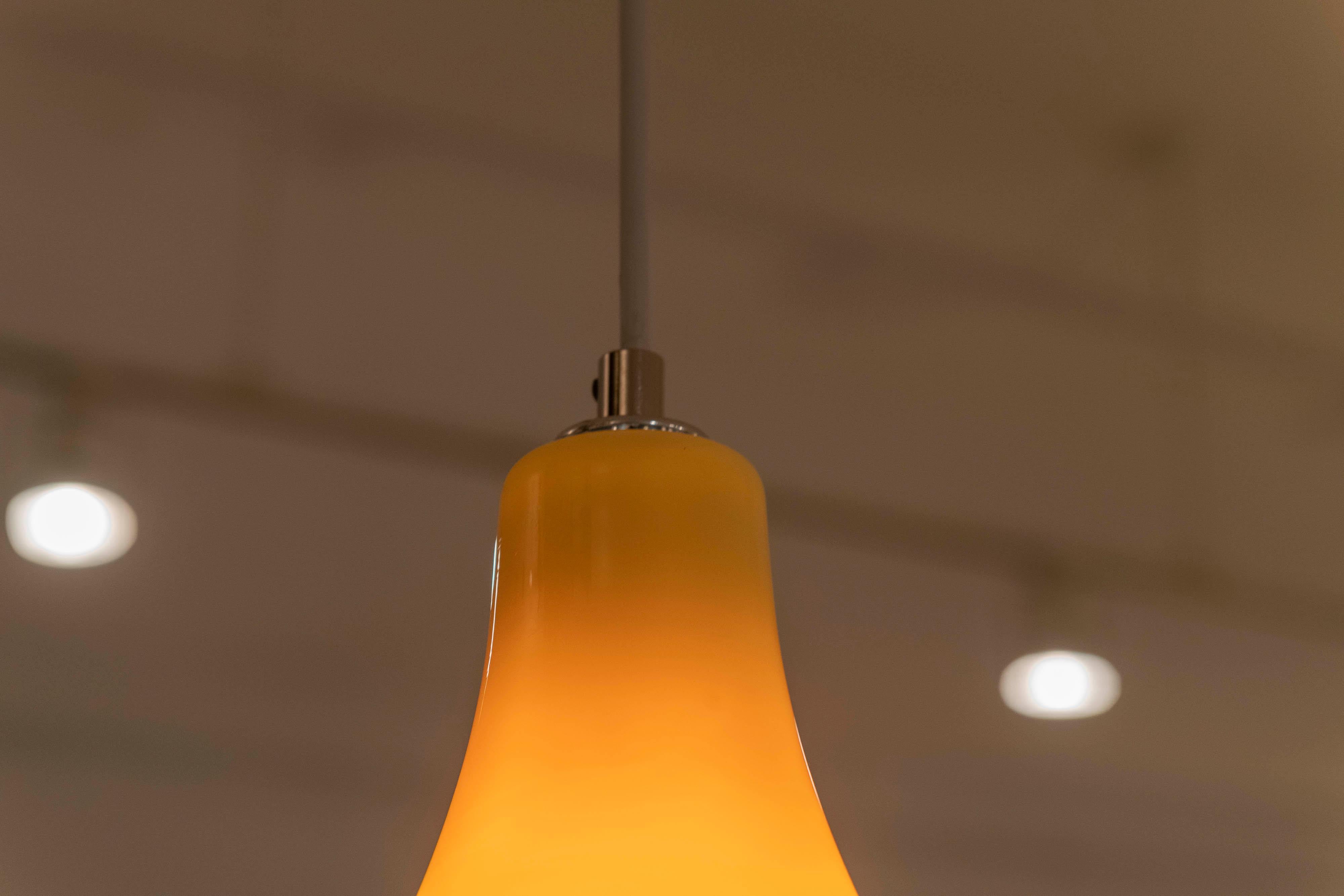 Lampe pendante en verre ciselé jaune de Murano en vente 1