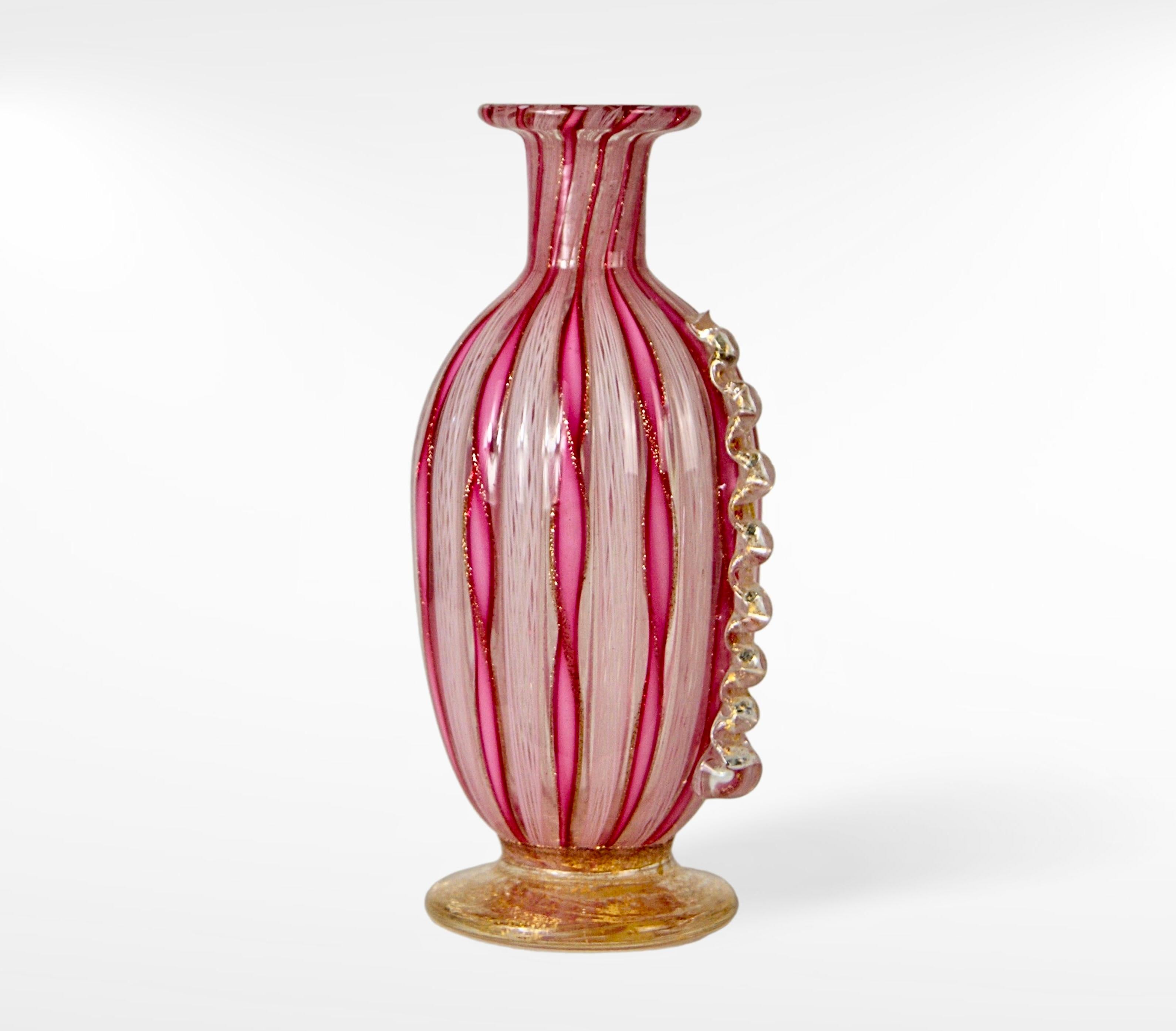 Mid-Century Modern Vase en verre Murano Zanfirico Filigrana avec application d'inclusion d'or  en vente