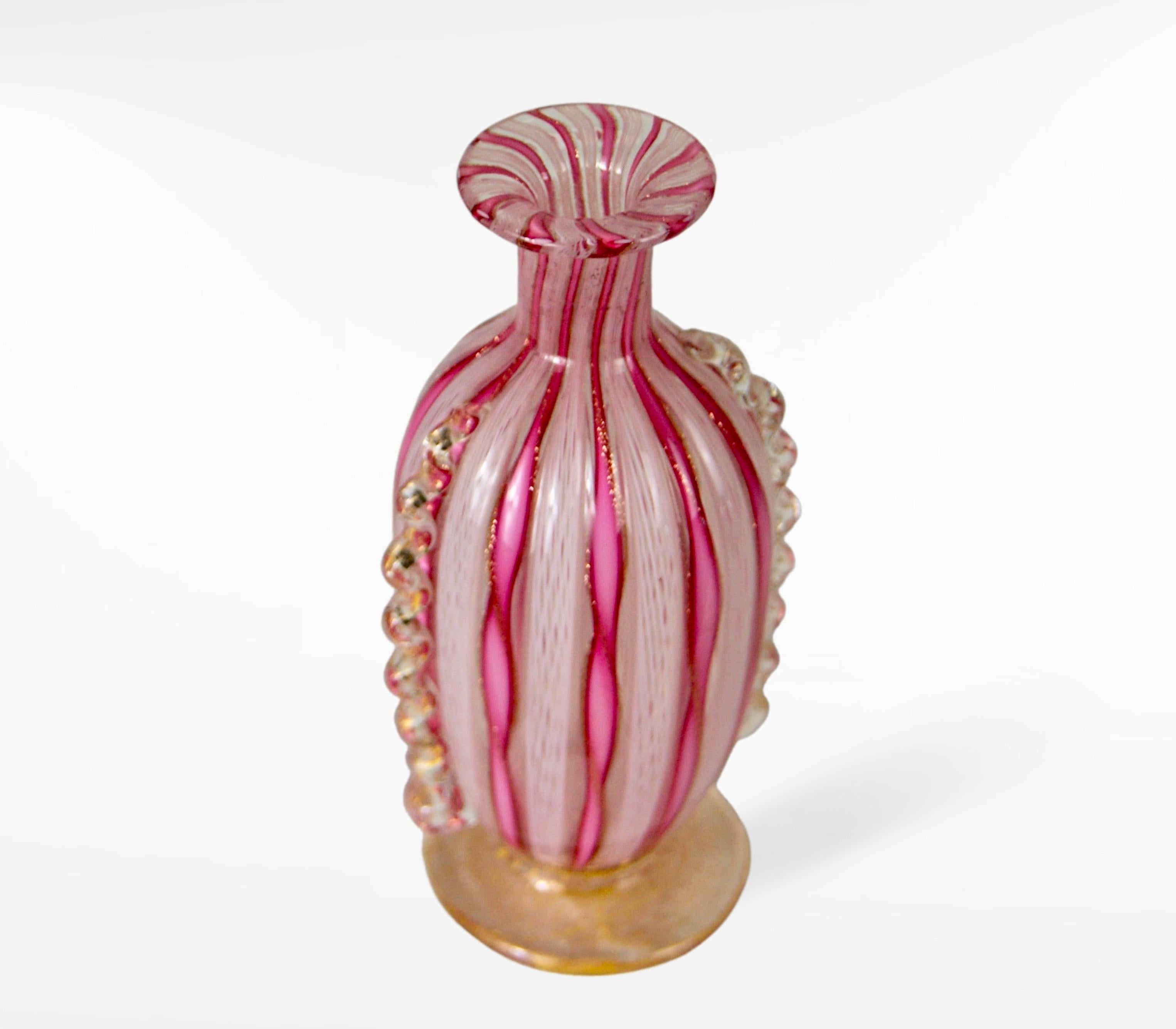 Italiano Vaso in vetro di Murano Zanfirico Filigrana con applicazione di inclusione in oro in vendita