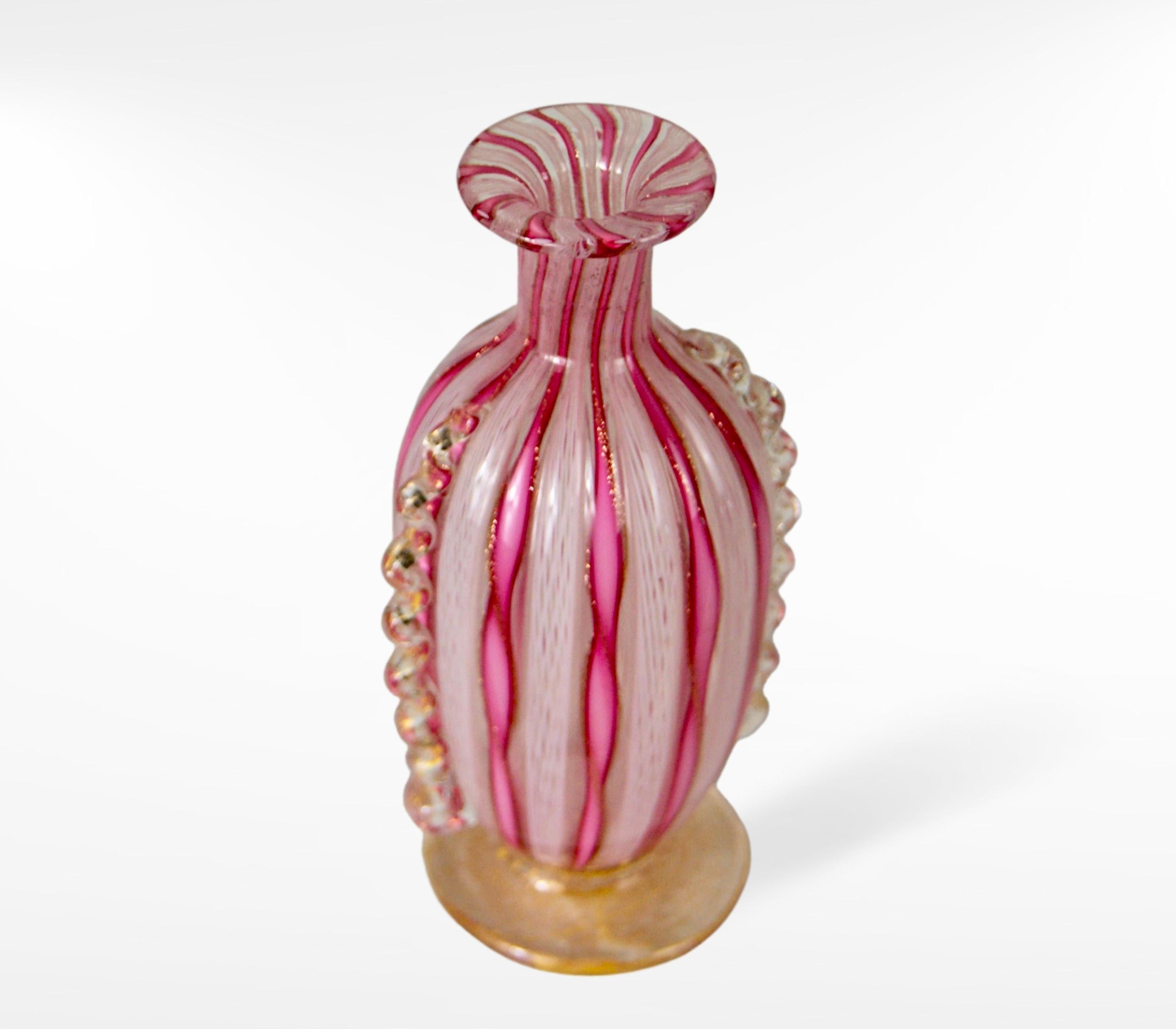 italien Vase en verre Murano Zanfirico Filigrana avec application d'inclusion d'or  en vente