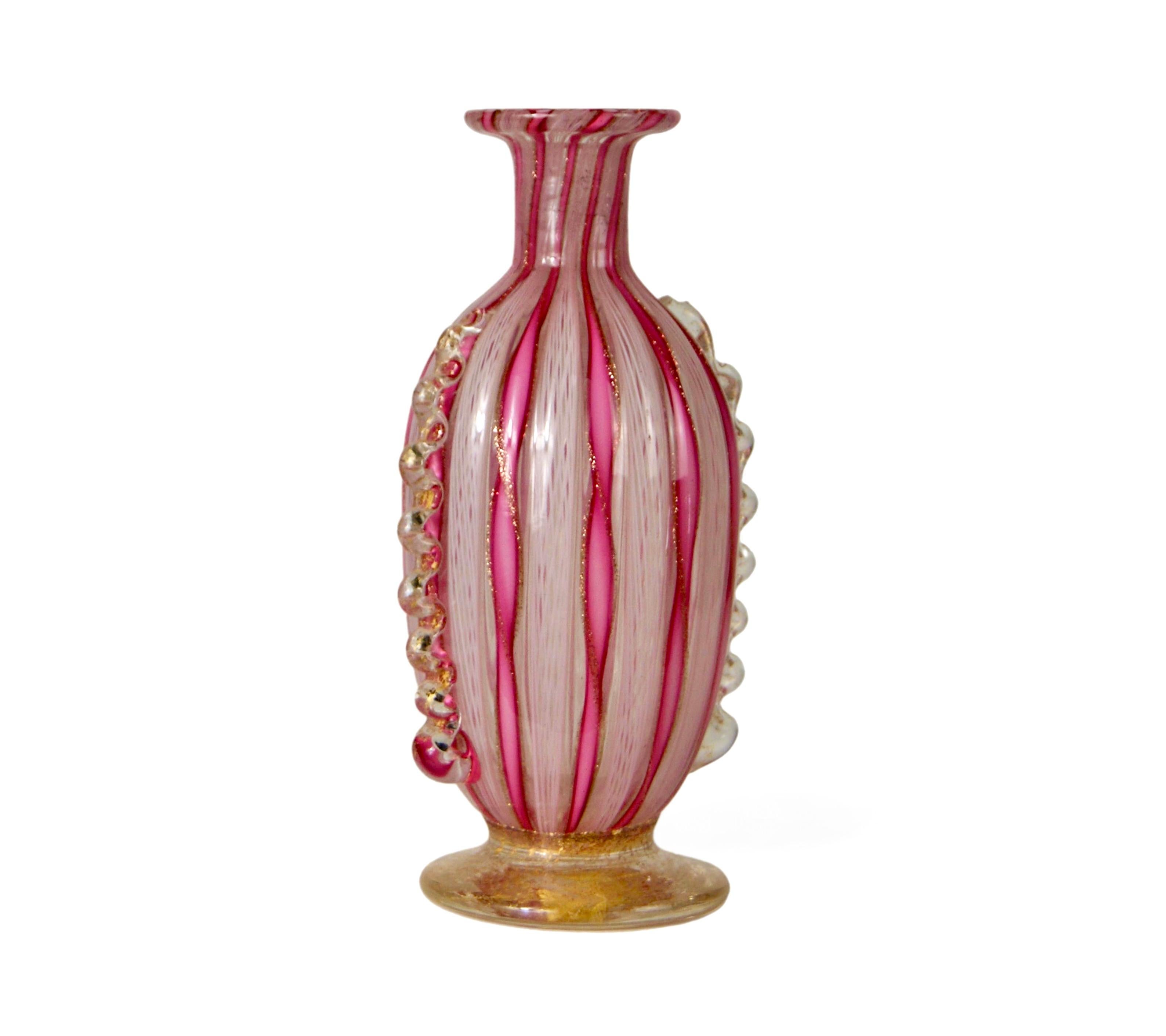 20ième siècle Vase en verre Murano Zanfirico Filigrana avec application d'inclusion d'or  en vente