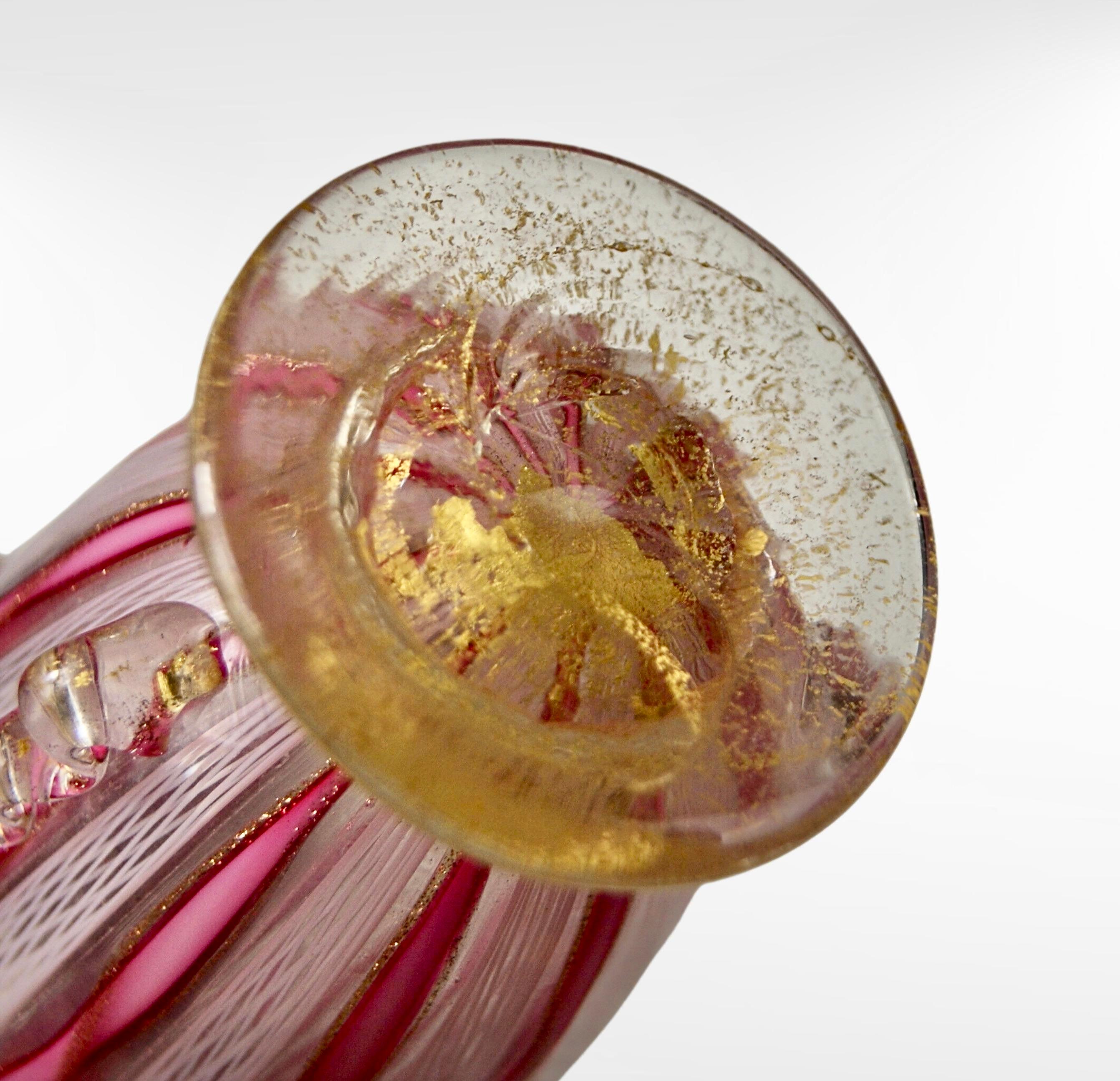 Vetro Vaso in vetro di Murano Zanfirico Filigrana con applicazione di inclusione in oro in vendita
