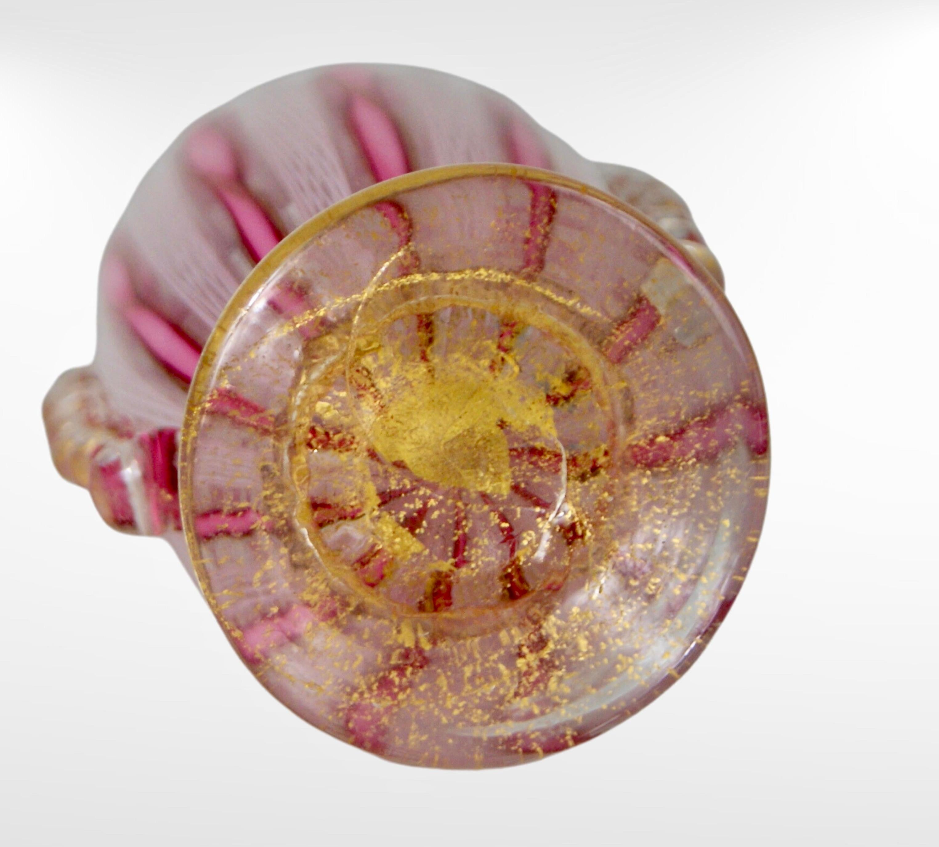 Vaso in vetro di Murano Zanfirico Filigrana con applicazione di inclusione in oro in vendita 1