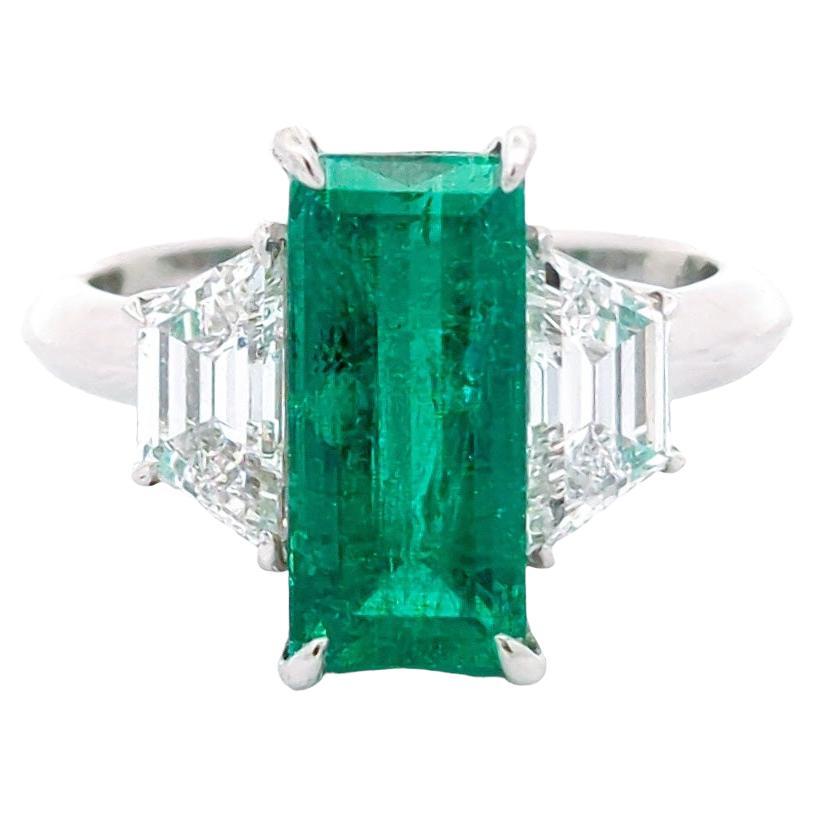 Mureta & Co. Platinum Colombian Emerald & Trapezoid Cut Diamond Ring For Sale