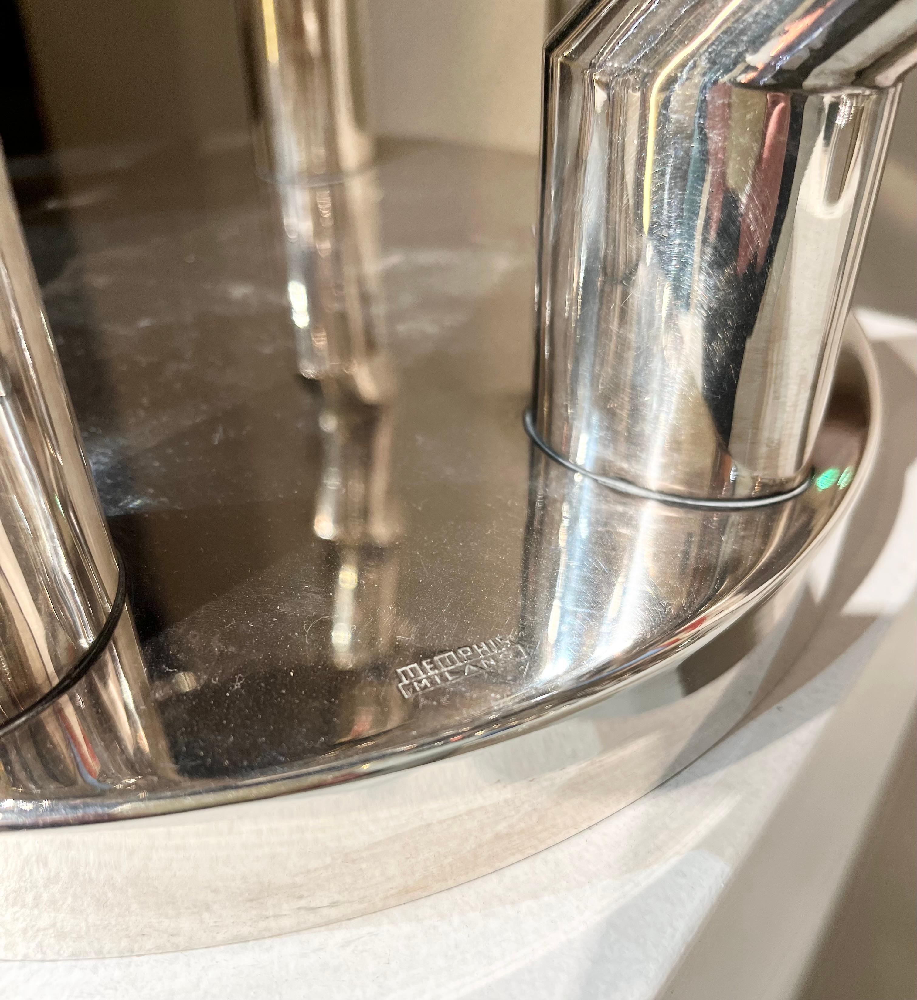 Rare centerpiece in silver metal, model Murmansk, by Ettore Sottsass for Memphis Milano, Italy circa 1983.
Stamped « Memphis Milano »